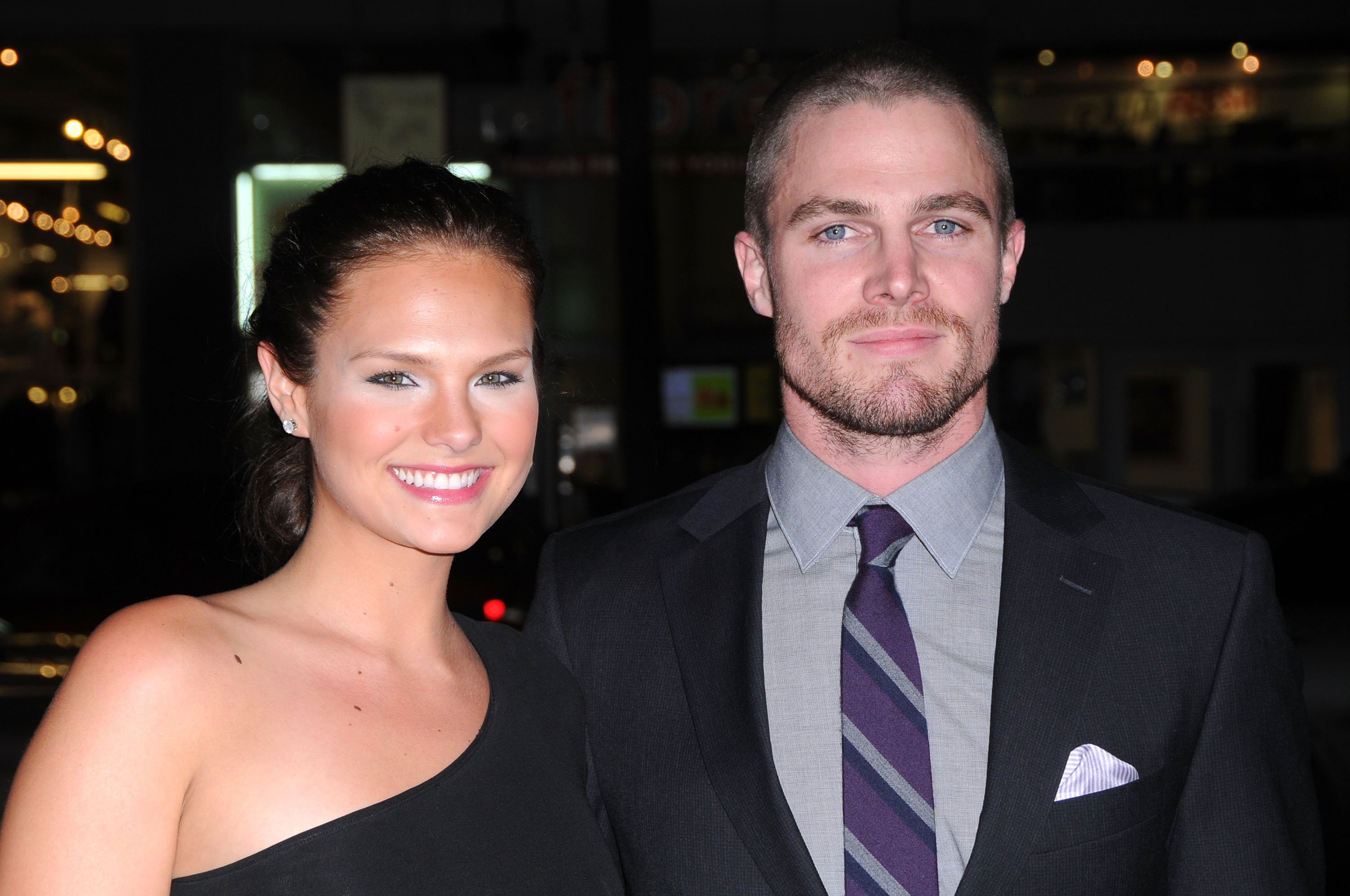 Actor Stephen Amell and Cassandra Jean attend the premiere of HBO's new series 'LUCK' at Grauman's Chinese Theatre on January 25, 2012 in Hollywood, California. | Source: Getty Images