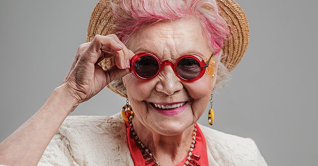 A cool elderly lady in sunglasses | Source: Shutterstock