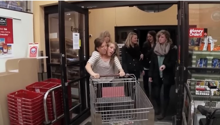 Conjoined twins Abby and Brittany Hensel out on a shopping trip | Source: YouTube/Screen Static