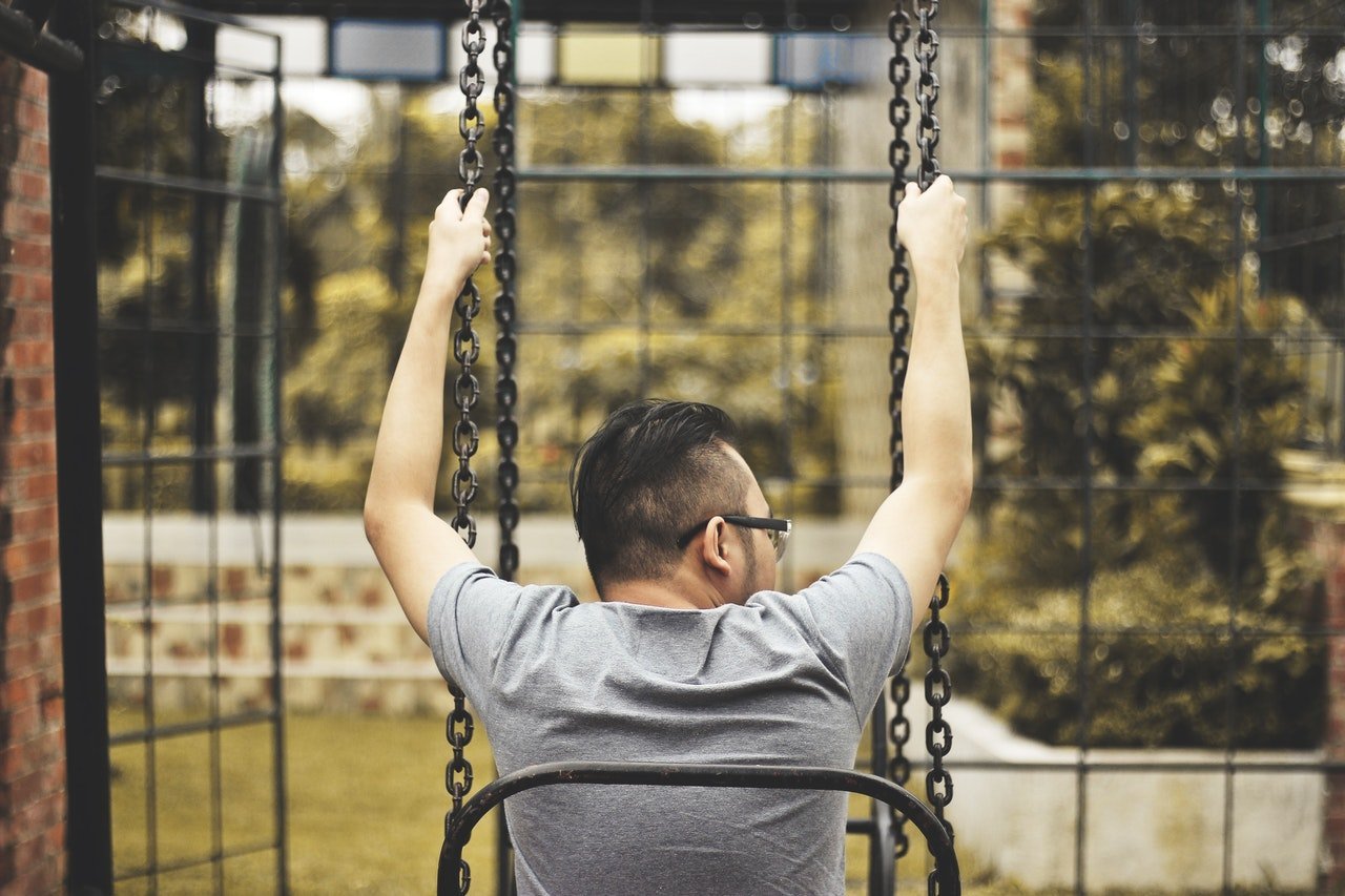 Man on a swing. | Source: Miguel Constantin Montes/Pexels