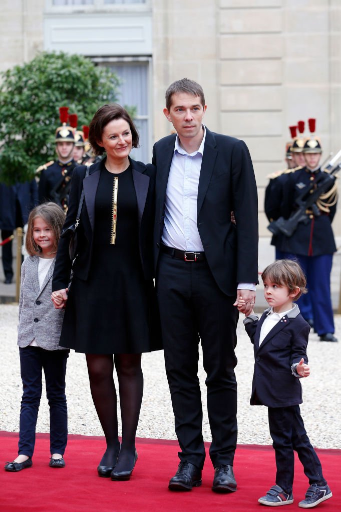 Christelle Auzière aux côtés de sa famille le 14 mai 2017 à Paris. l Source : Getty Images
