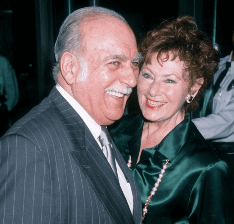 Marion Ross and Paul Michael attending Women's Press Club Golden Apple Awards at the Beverly Hilton Hotel on December 13, 1998 in Beverly Hills, California | Photo: Getty Images