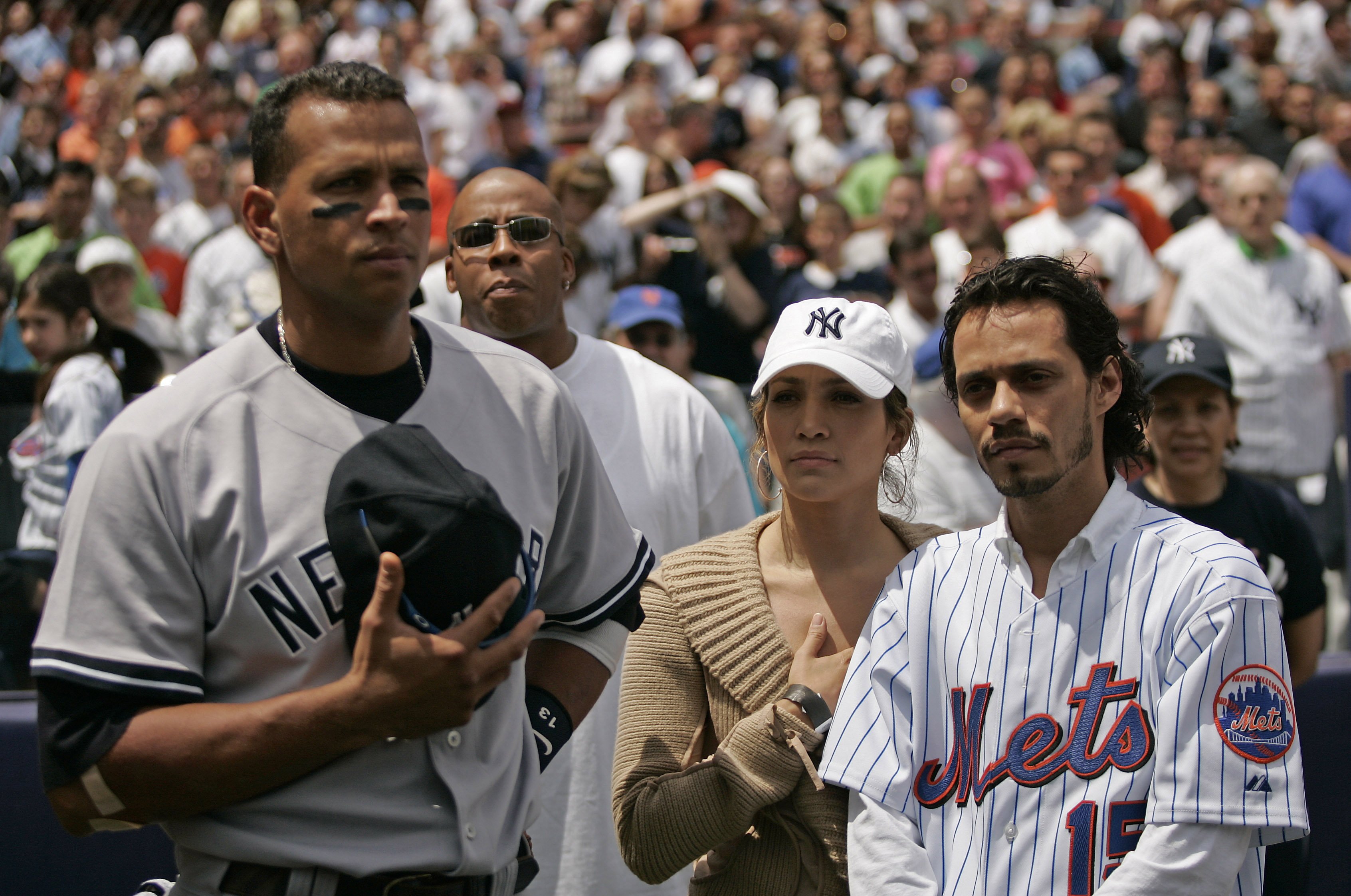 Alex Rodríguez, Jennifer López y Marc Anthony en Nueva York en mayo de 2005. | Foto: Getty Images
