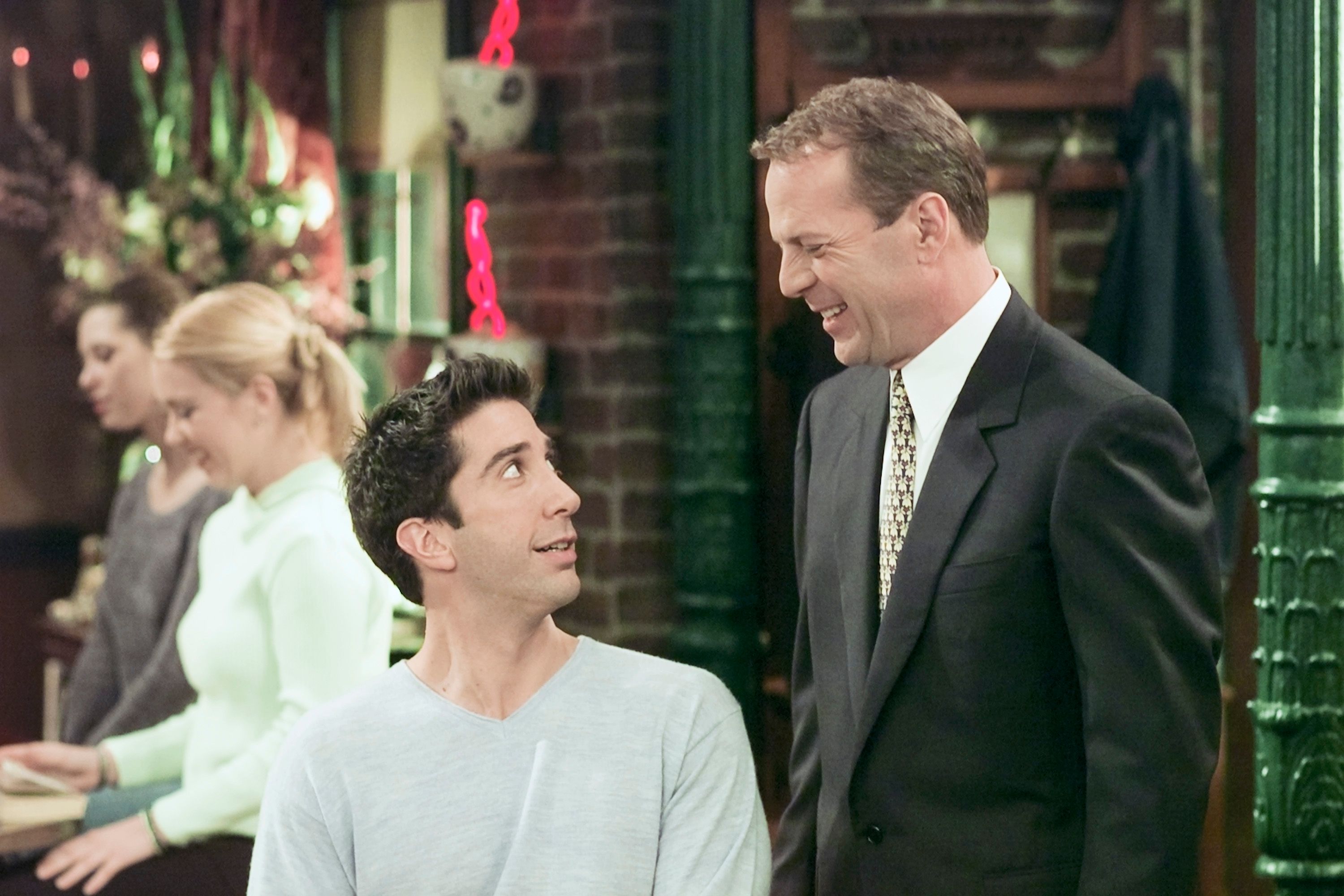  David Schwimmer as Ross Geller, and Bruce Willis as Paul Stevens in a 2000 episode of "Friends" | Source: Getty Images