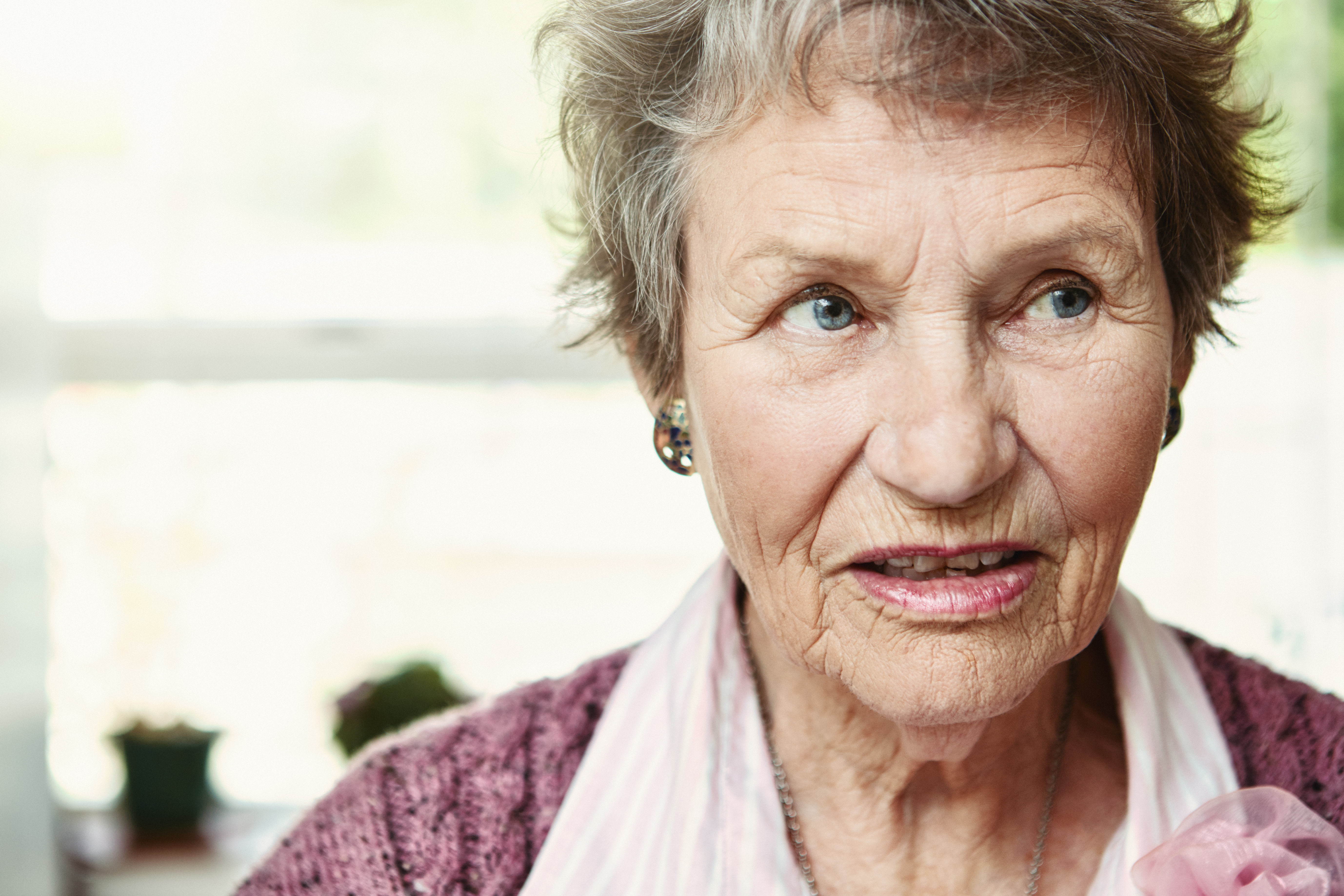 Senior woman in her 80s looks away, seeming confused and anxious | Source: Getty Images