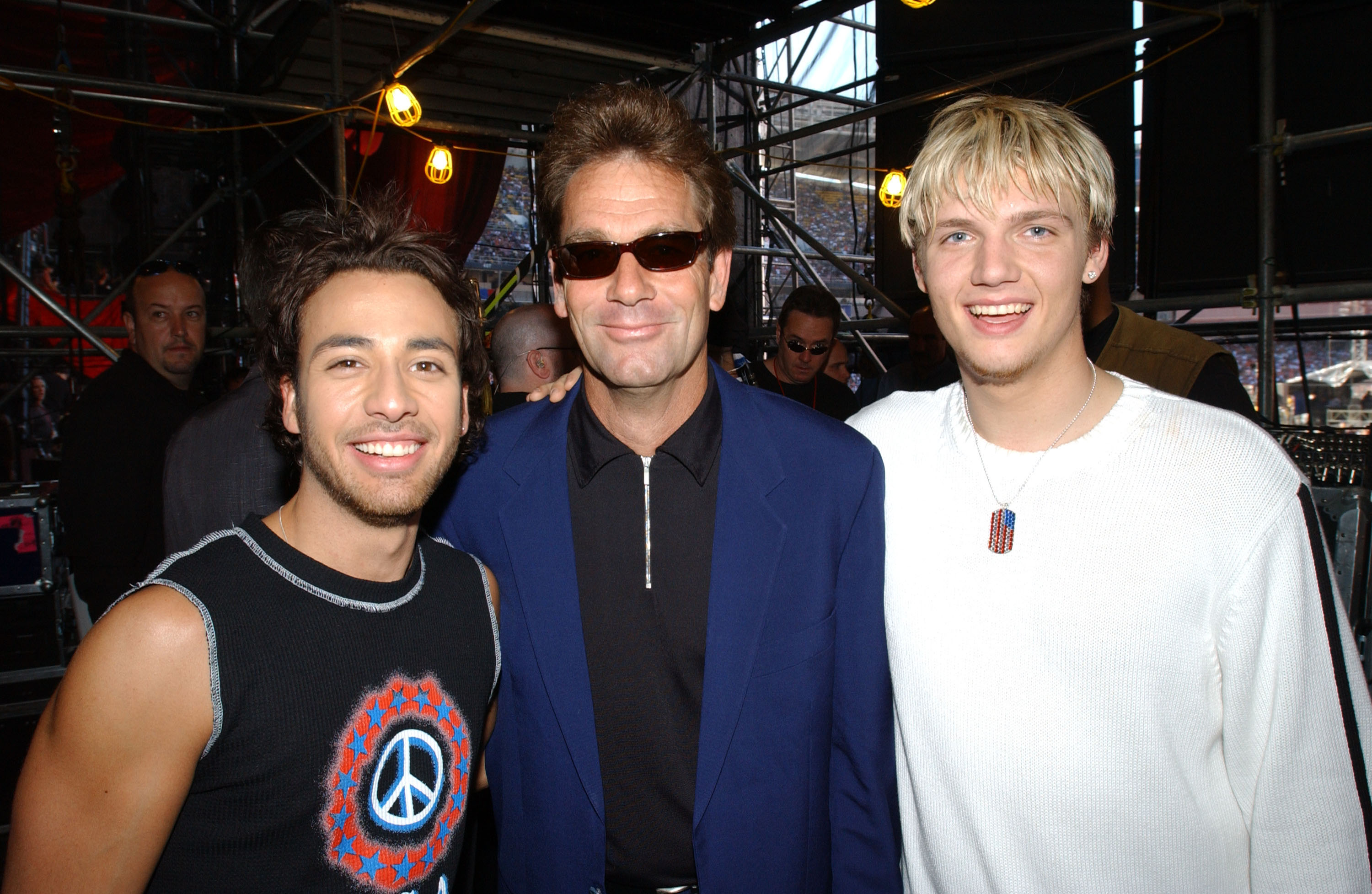 Howie Dorough and Nick Carter of the Backstreet Boys with the musical icon backstage at the United We Stand Concert on October 21, 2001. | Source: Getty Images