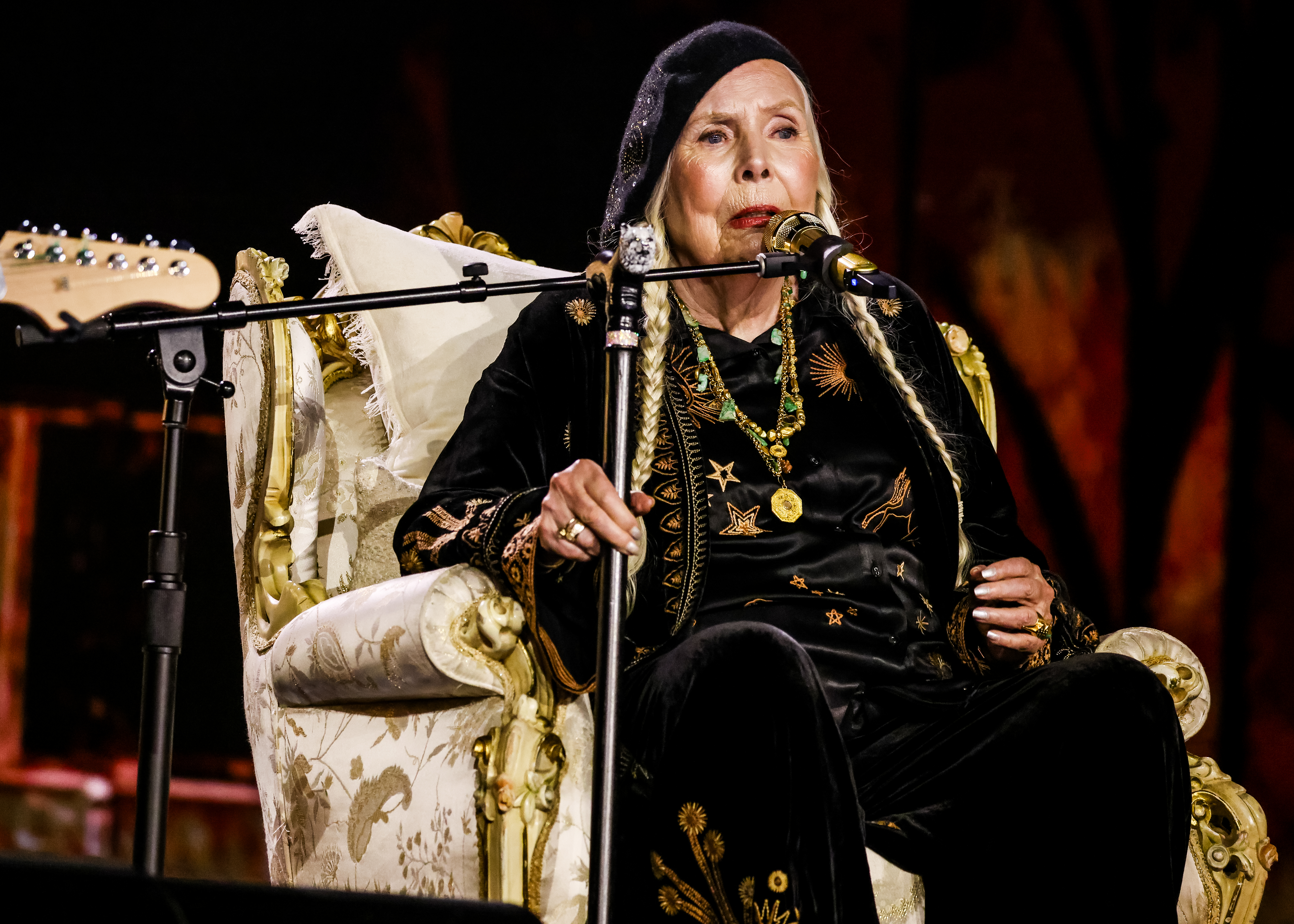 Joni Mitchell onstage at the 66th GRAMMY Awards on February 04, 2024 | Source: Getty Images