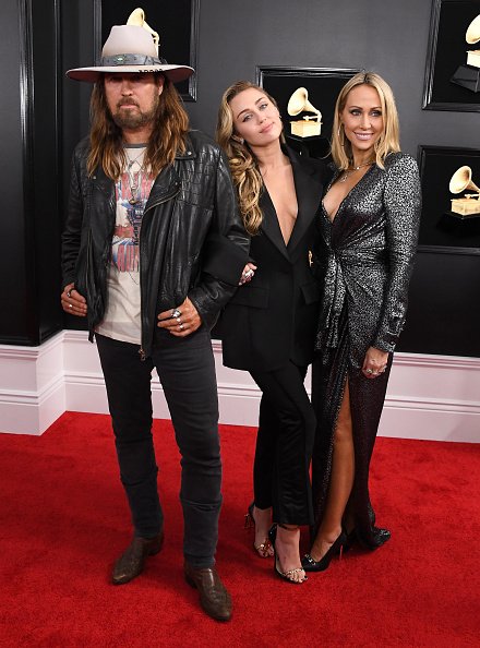Billy Ray Cyrus , Miley Cyrus and Tish Cyrus at Staples Center on February 10, 2019 in Los Angeles, California. | Photo: Getty Images