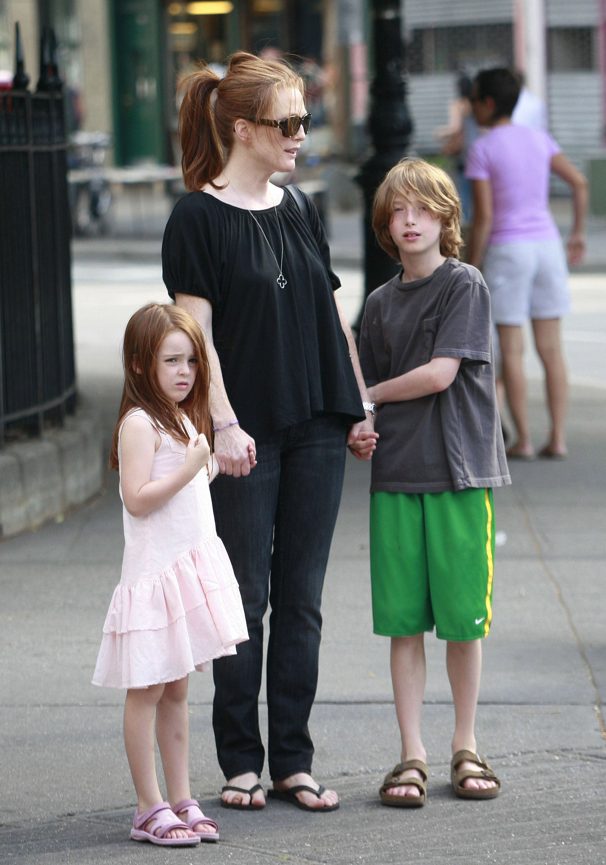 Julianne Moore seen with Caleb and Liv Freundlich on June 30, 2007 | Source: Getty Images