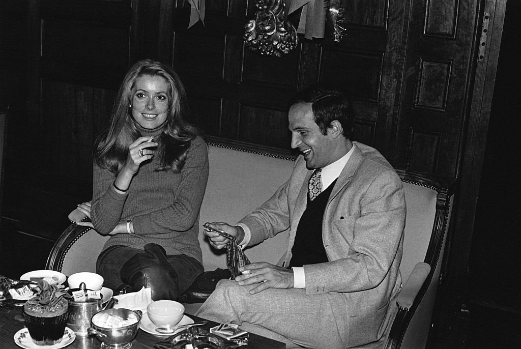 Catherine Deneuve et François Truffaut à une soirée. | Photo : Getty Images Catherine Deneuve et François Truffaut à une soirée. | Photo : Getty Images
