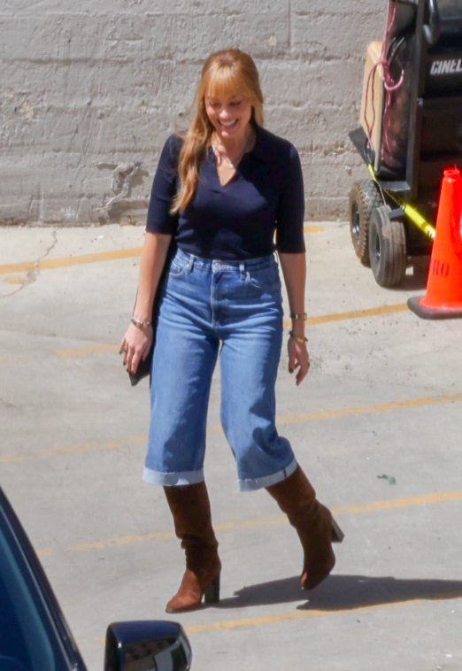 Margot Robbie spotted out while filming her upcoming movie posted on April 9, 2024 | Source: X/@SeriesTWBZ