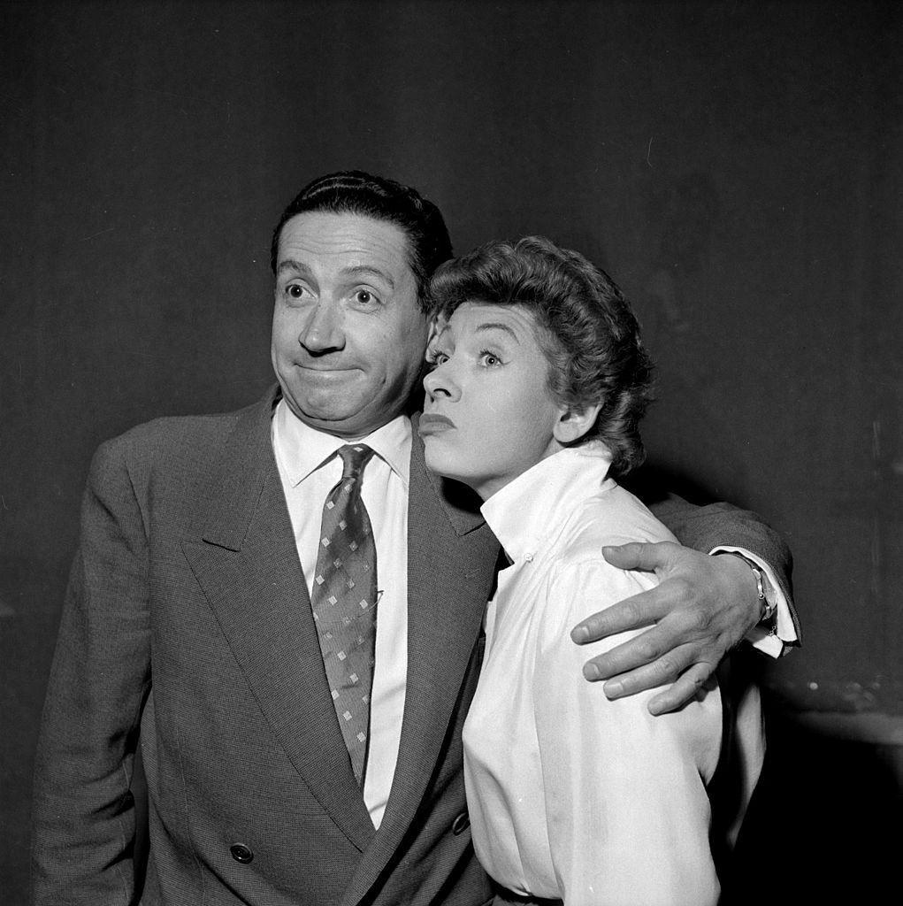 Patachou, et Jean Rigaux, Paris, au théâtre de Varietes, avril 1954. | Photo : Getty Images