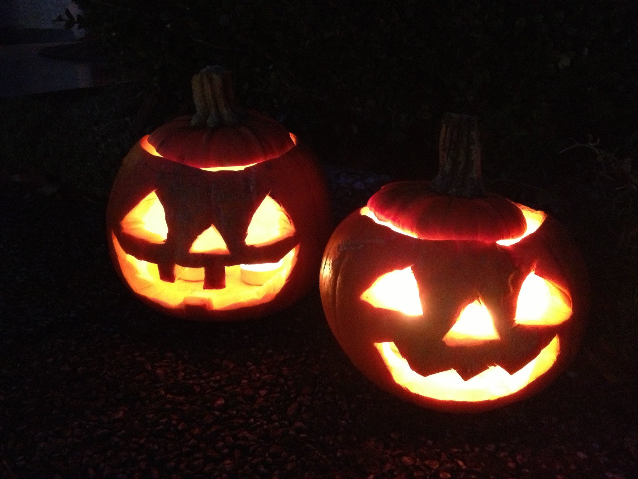 Dos calabazas decoradas para Halloween. | Imagen: Flickr Dos calabazas decoradas para Halloween. | Imagen: Flickr
