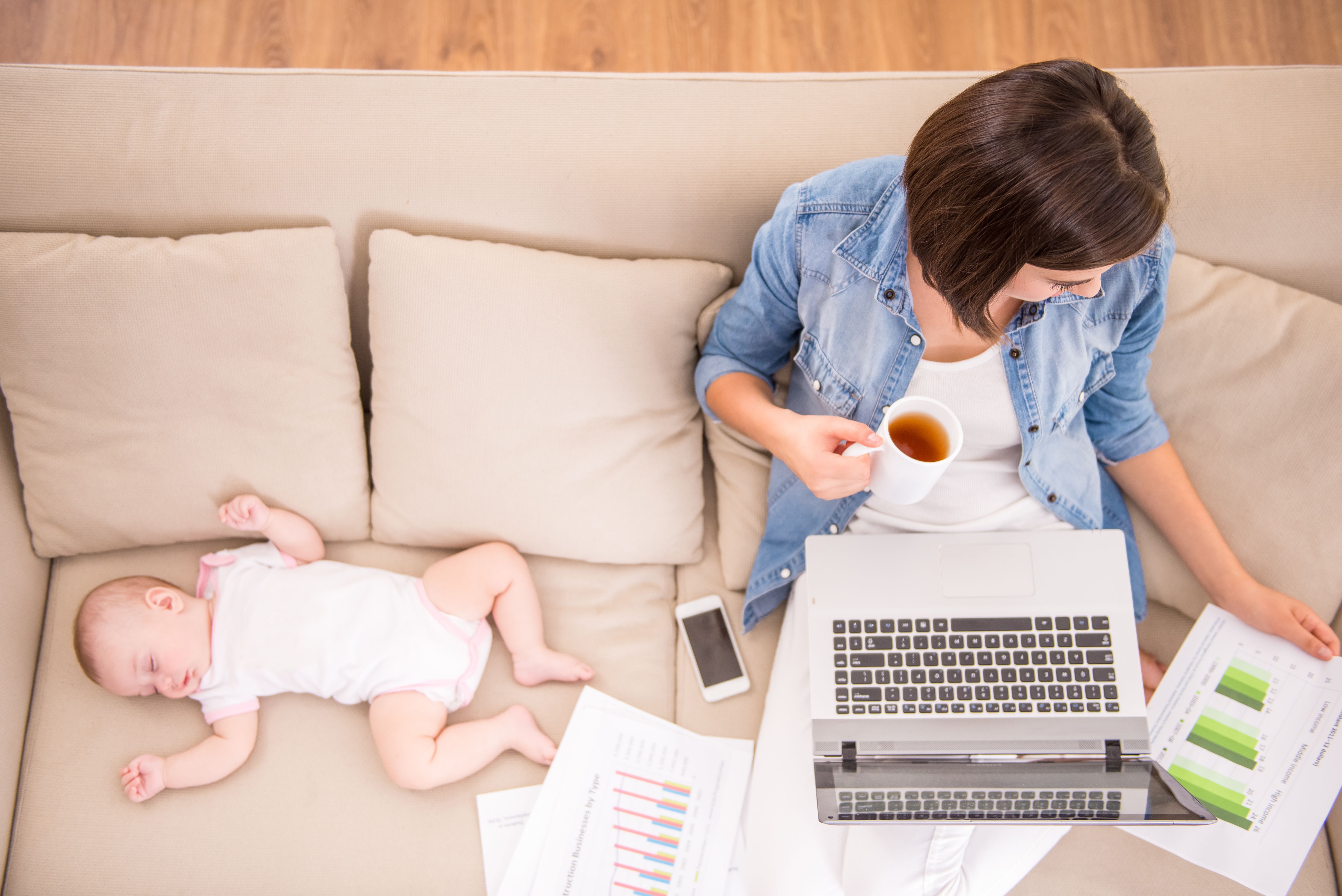 A busy mom working while her baby sleeps. | Source: Shutterstock