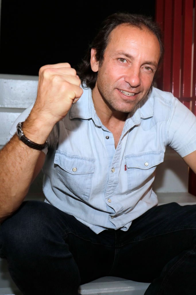 Philippe Candeloro pose lors d'une séance de portrait à Paris, France le 24 septembre 2020. | Photo : Getty Images