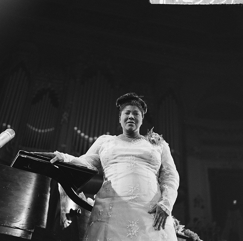 Portrait of Mahalia Jackson during a musical perfomance | Photo By Dave Brinkman / Anefo - CC0, Wikimedia Commons