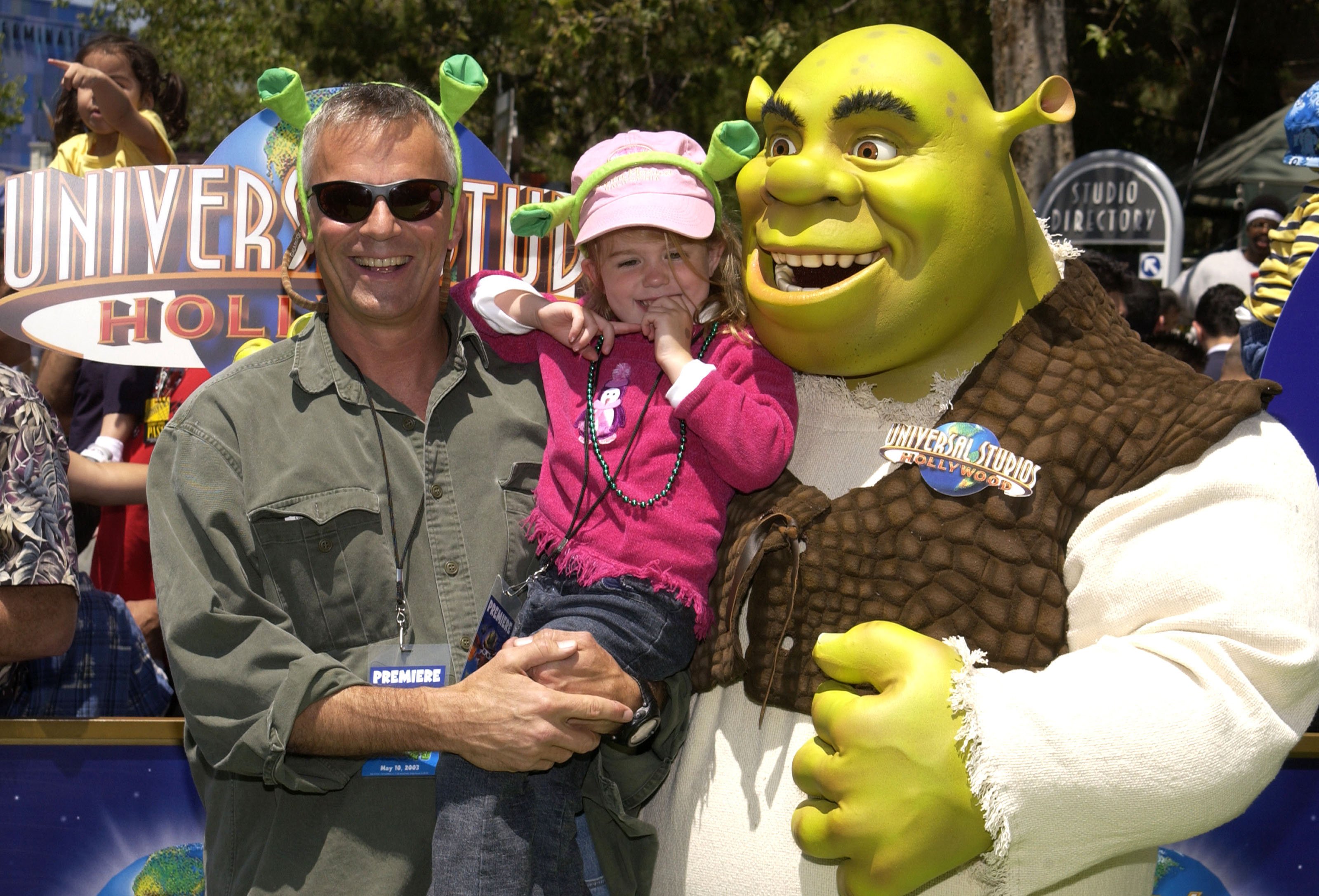 Richard Dean Anderson with his daughter at the premier of "Shrek" in California 2003. | Source: Getty Images