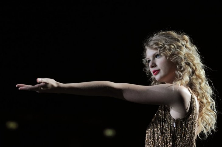 Eine junge Taylor Swift | Quelle: Shutterstock