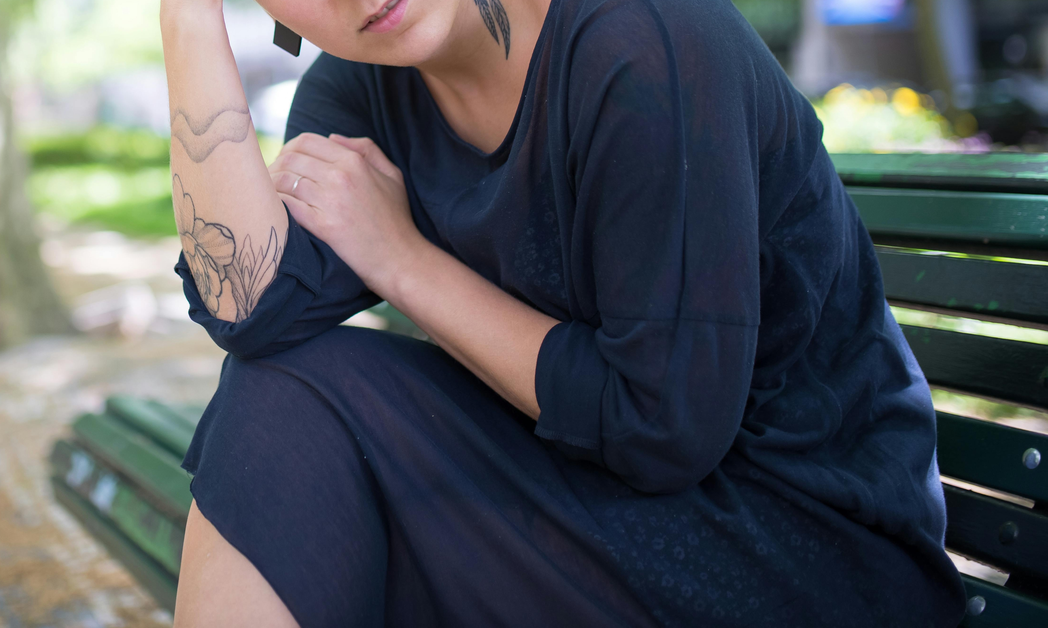 A woman contemplatives on a park bench | Source: Pexels