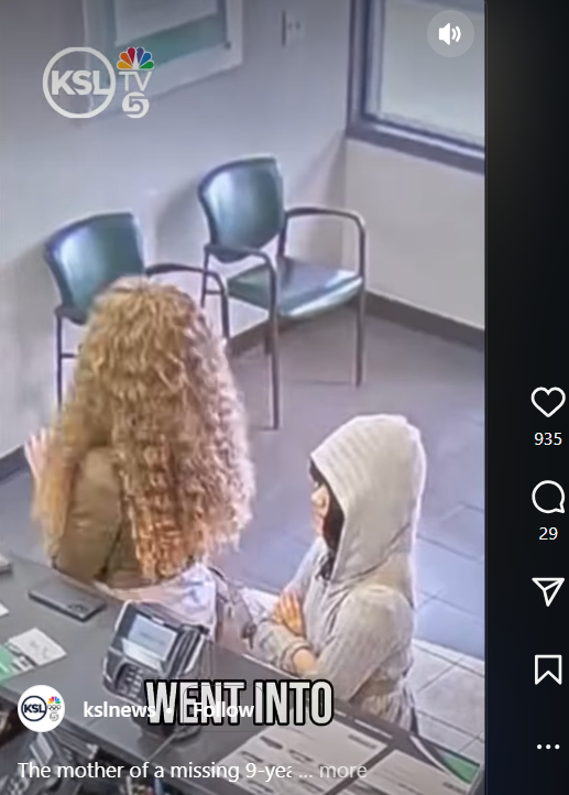 Surveillance footage shows Ashlee and Melodee Buzzard inside a business during the days before the child was reported missing | Source: Instagram/kslnews