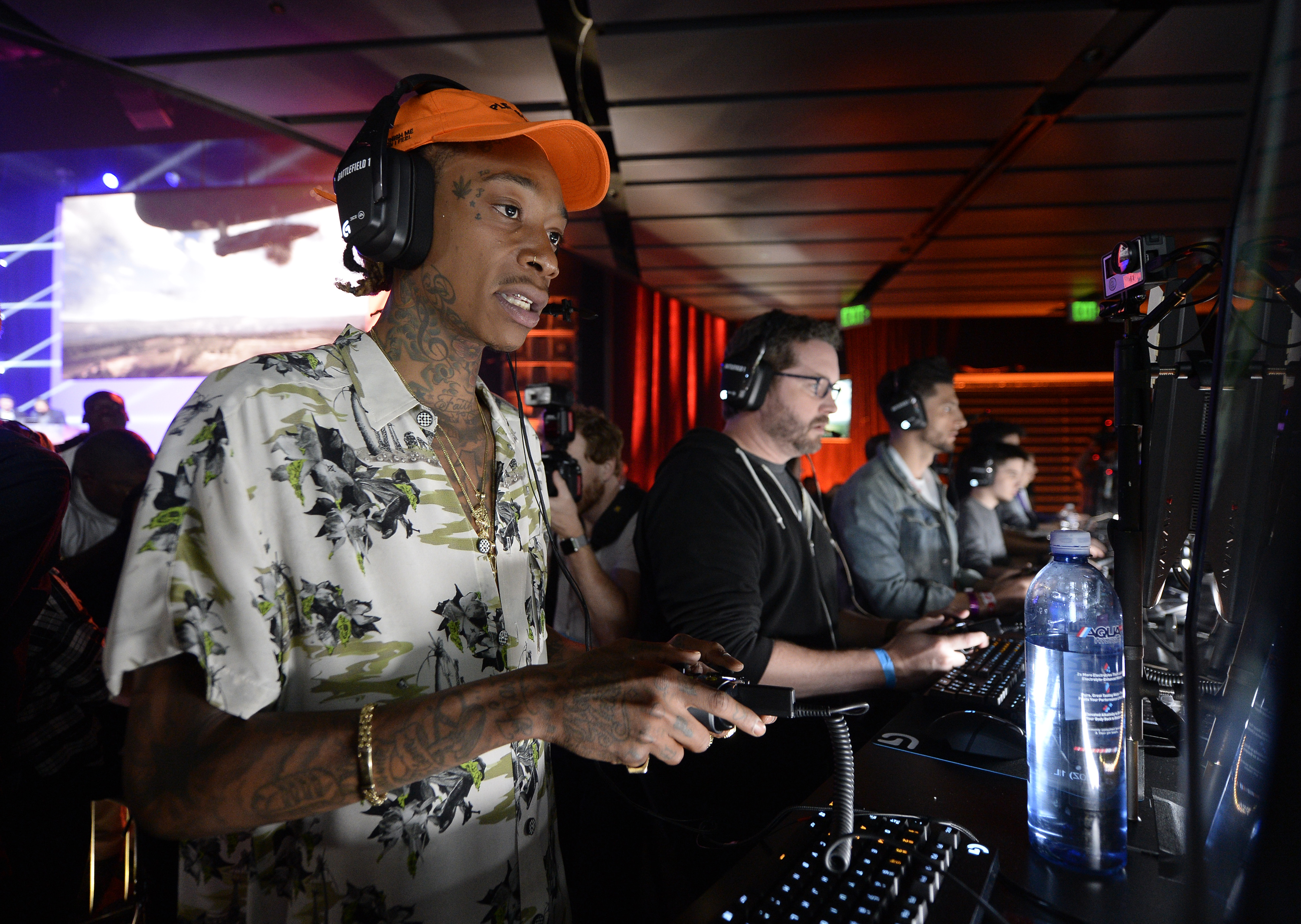 Wiz Khalifa playing the video game "Battlefield 1" during Game Maker Electronic Arts' Annual Press Conference on June 12, 2016, in Los Angeles, California. | Source: Getty Images