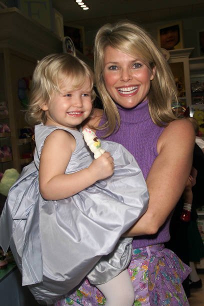 Christie Brinkley with daughter Sailor at the Memorial Sloan-Kettering pediatrics department cancer benefit 'Bunny Hop' at FAO Schwarz in New York City on  March 13, 2001 | Source: Getty Images
