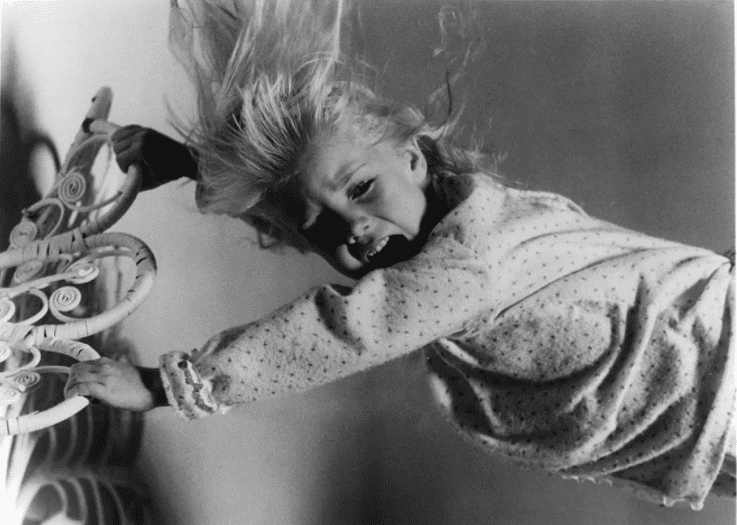 Les mauvais esprits ont tenté de capturer Heather O'Rourke dans une scène du film "Poltergeist", 1982 | Photo : Getty Images