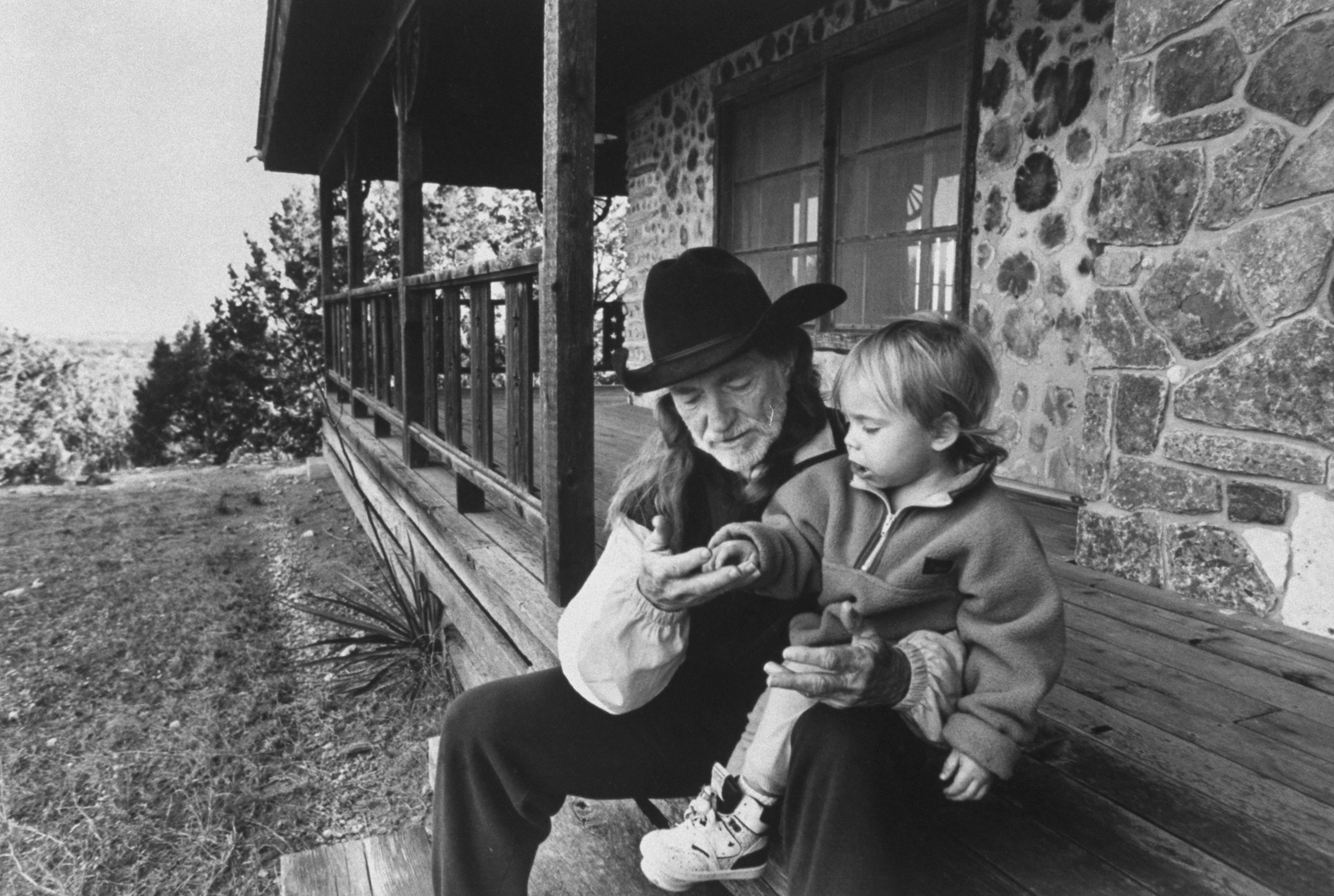 Willie Nelson and Lukas Autry in 1991, Colorado | Source: Getty Images