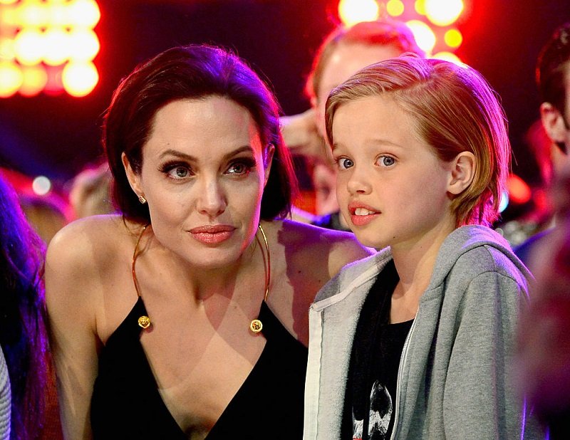 Angelina Jolie und ihre Tochter Shiloh am 28. März 2015 in Inglewood, Kalifornien | Quelle: Getty Images