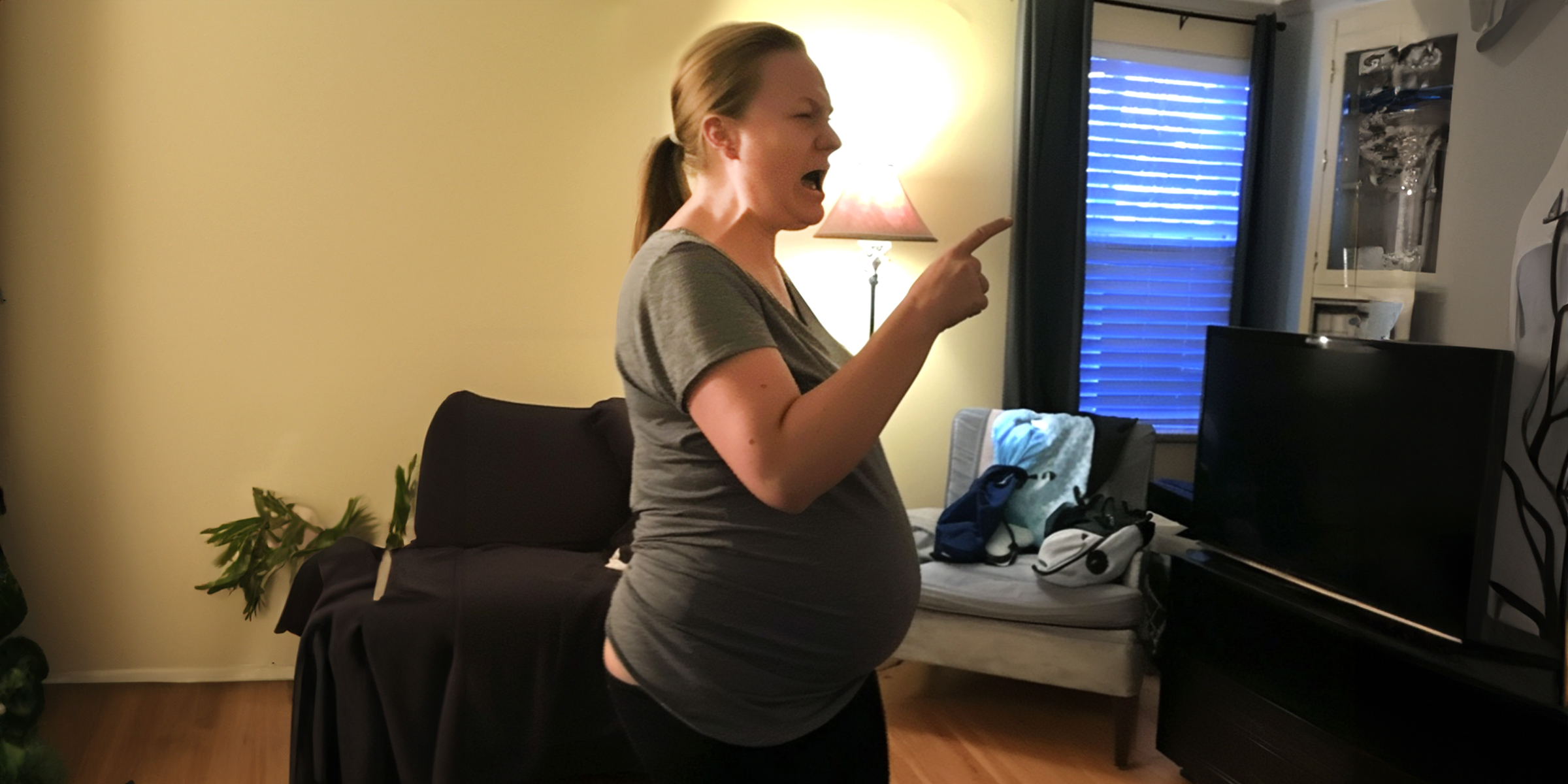 A shouting pregnant woman | Source: 