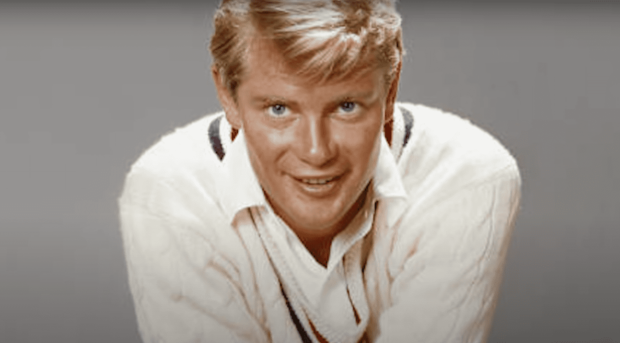 Troy Donahue posing for a studio shot. | Source: YouTube/Most Actors and Actress Hollywood
