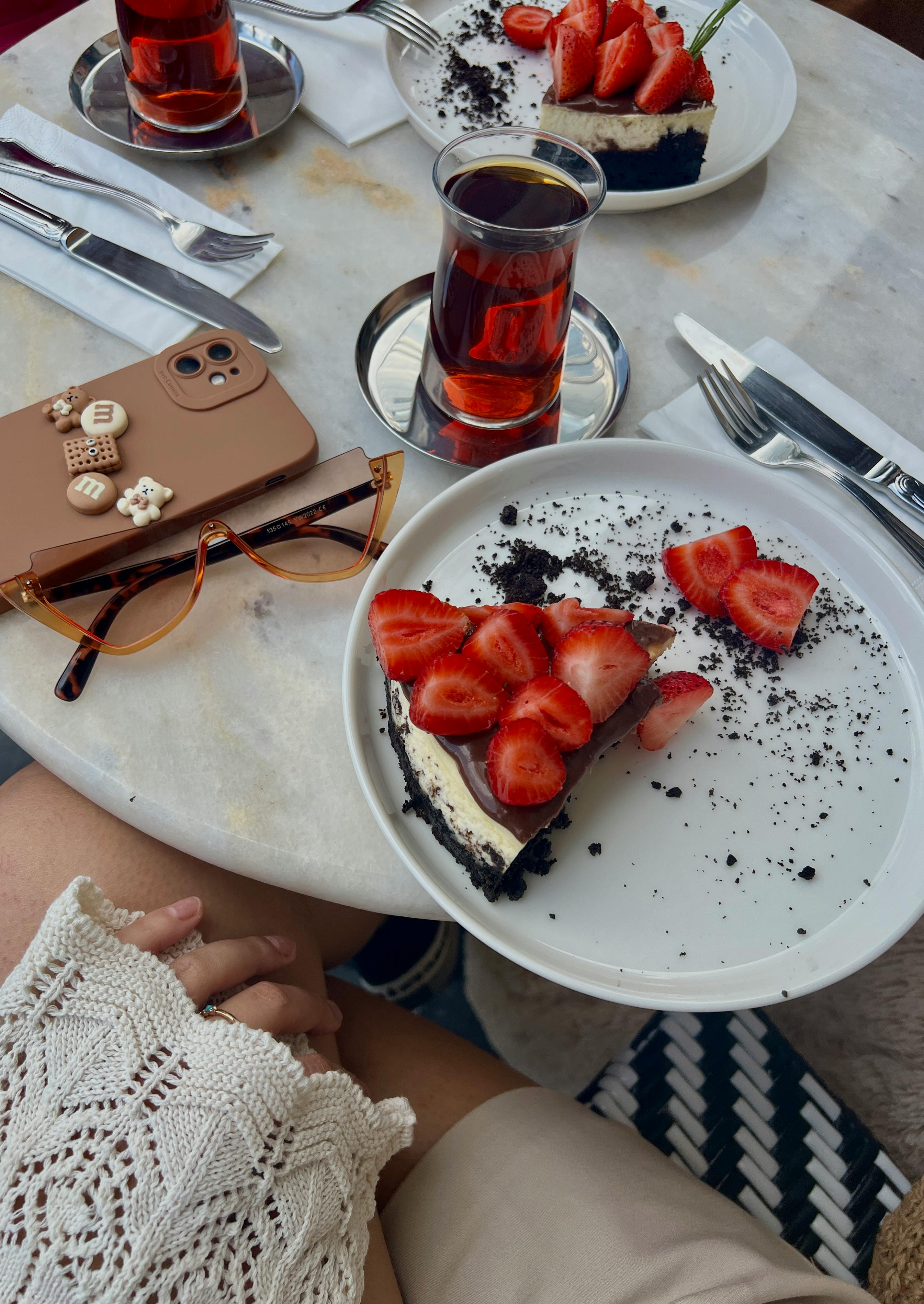 Someone eating a piece of cake with strawberries | Source: Pexels
