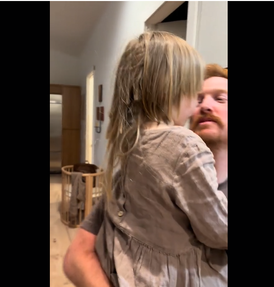 Juniper and Peter Hawkins, from a post dated October 2023 | Source: Tiktok/@hollymellissamae