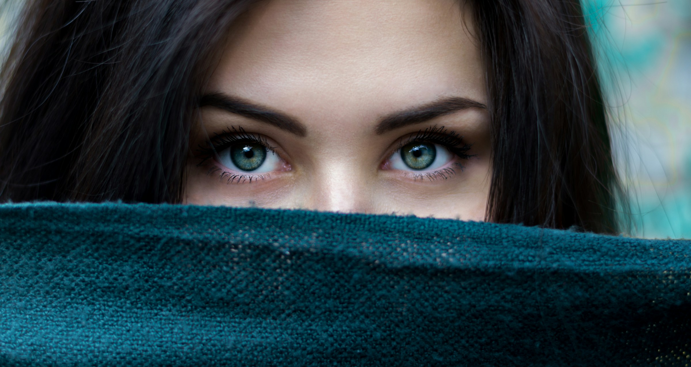 A close-up of a young woman's eyes | Source: Unsplash