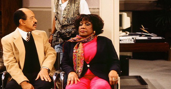 Isabel Sanford as Louise Jefferson, Sherman Hemsley as George Jefferson in an episode of "The Fresh Prince of Bel-Air,"  January 27, 1995 | Photo: Getty Images