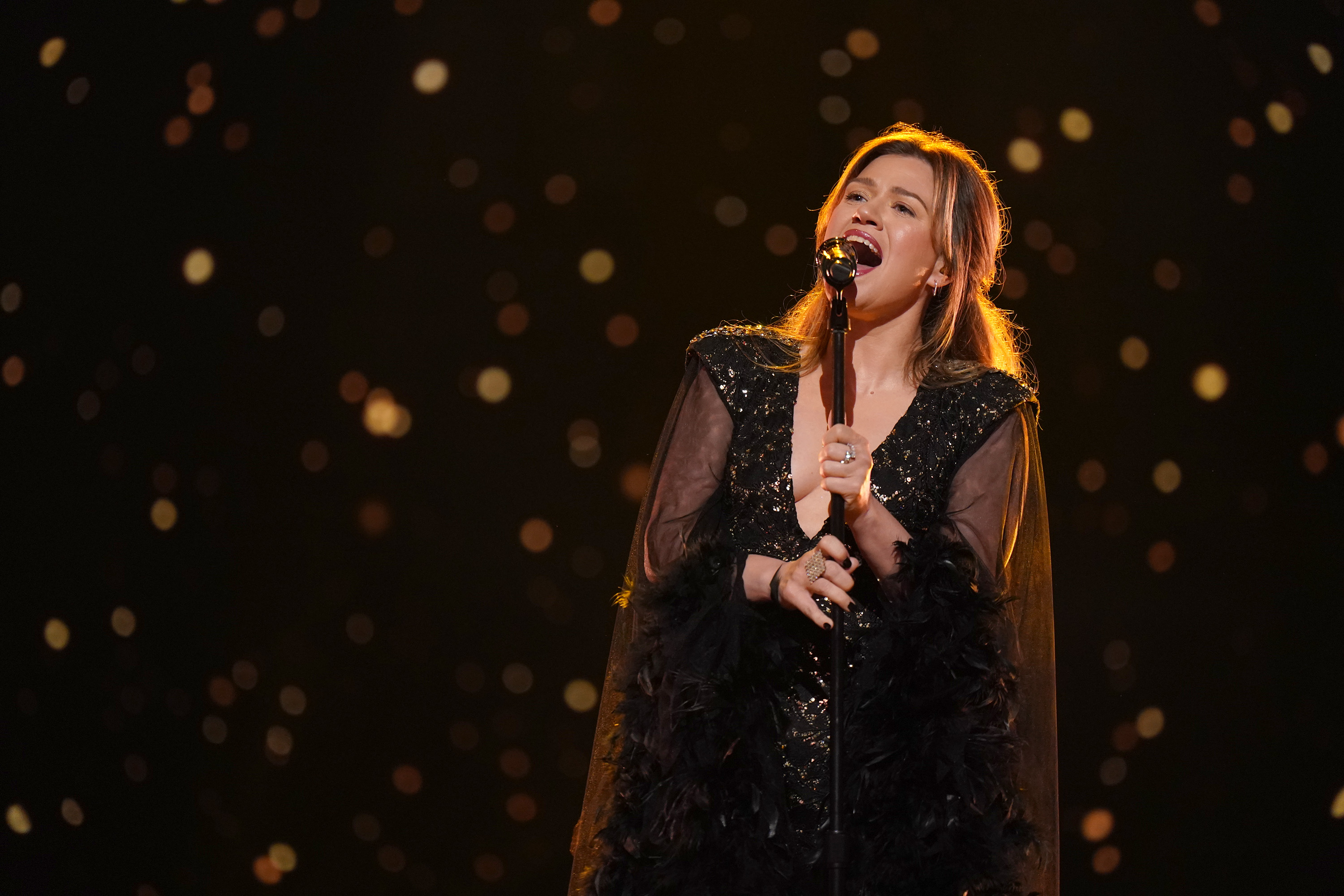 Kelly Clarkson on "The Voice" on May 18, 2025 | Source: Getty Images