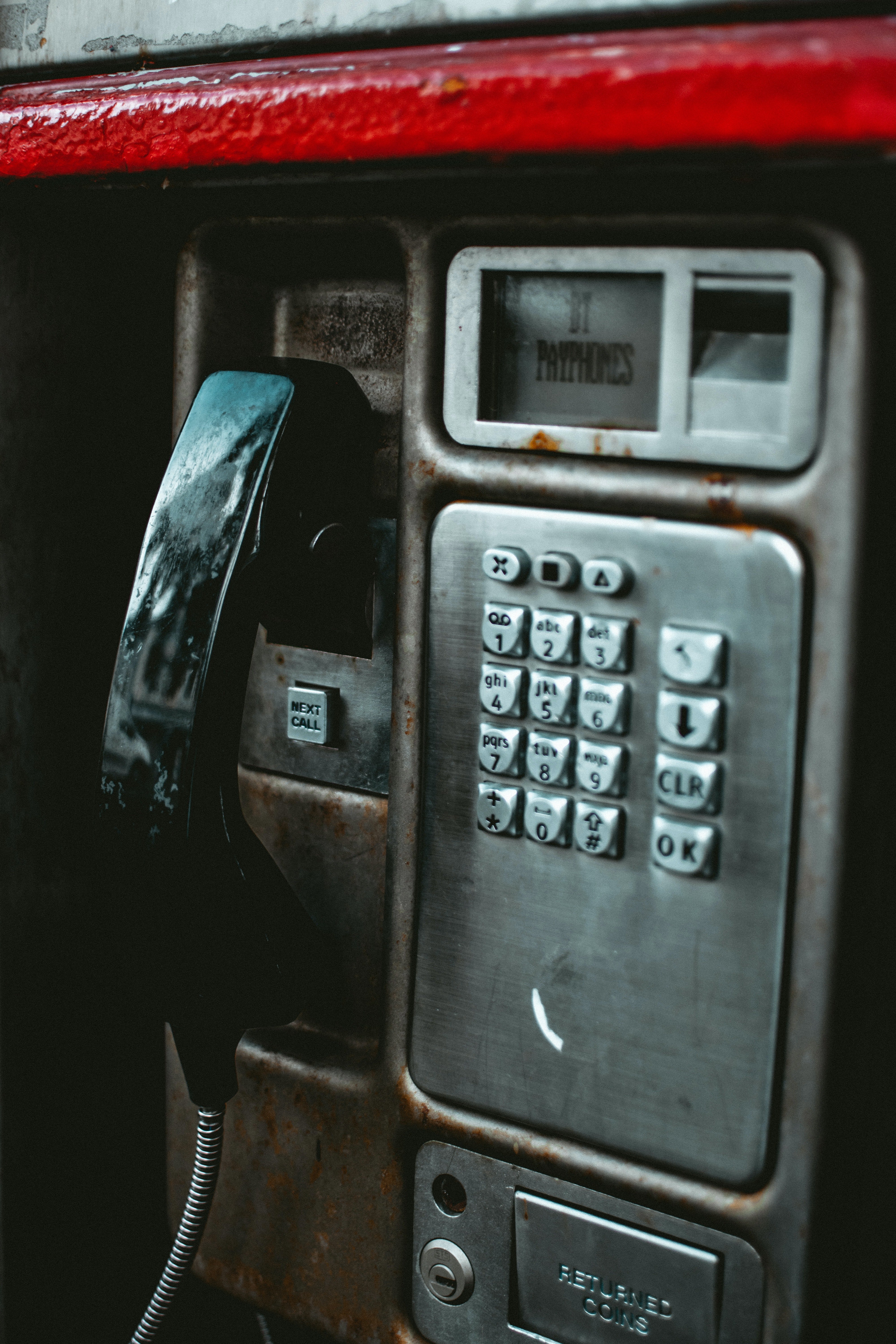 A young boy dialed 911 asking for help one night. | Source: Pexels
