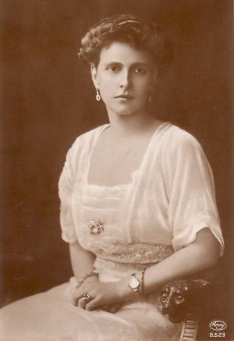 Princess Alice of Battenberg in 1906 | Unknown photographer | Source: Wikimedia Commons / Public domain