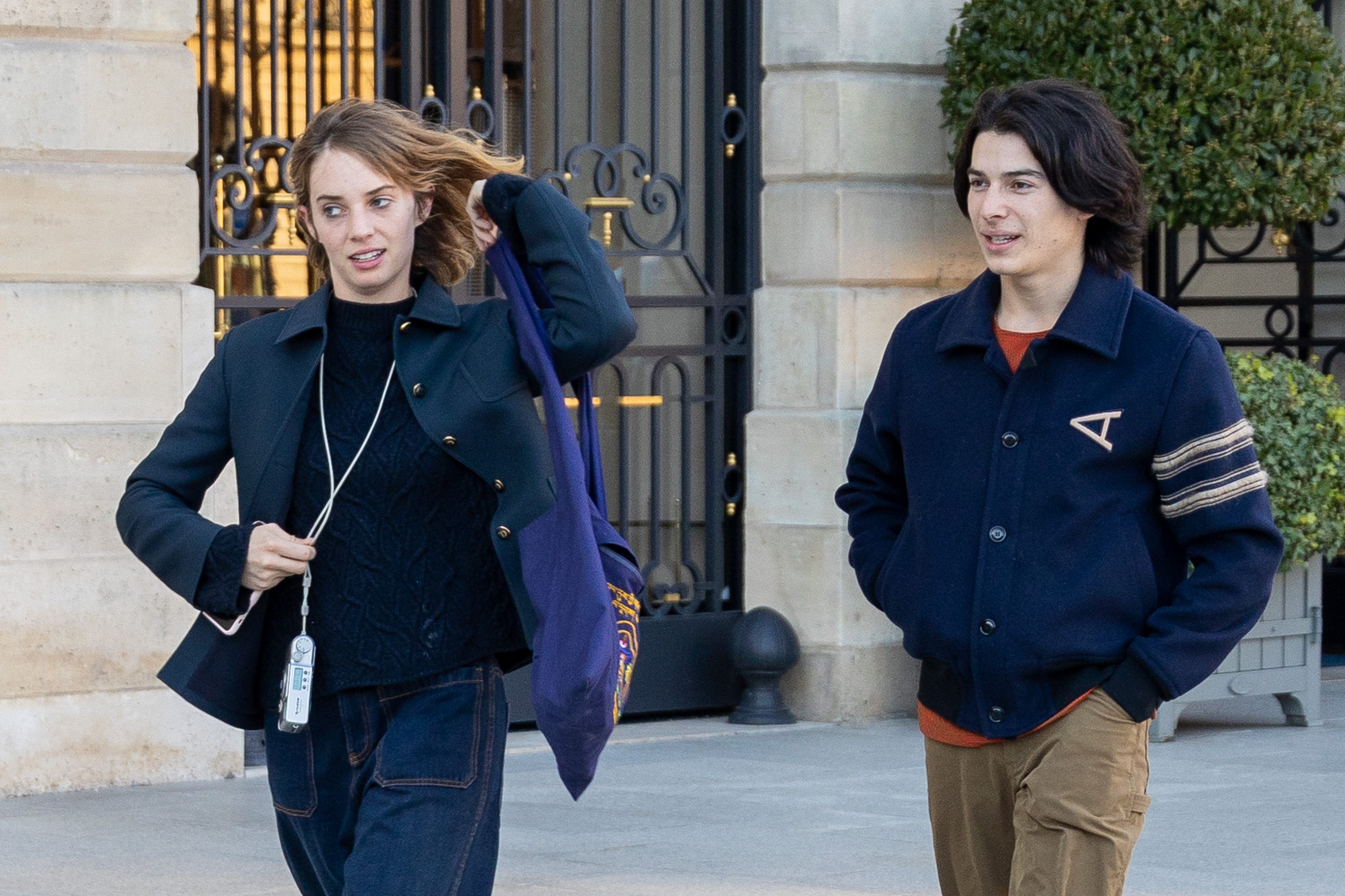 Maya Hawke and Spencer Barnett on February 27, 2022, in Paris, France. | Source: Getty Images