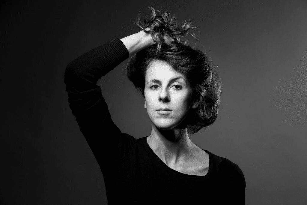 L'actrice et humoriste française Nicole Ferroni pose lors d'une séance photo à Paris le 11 janvier 2017. | Photo : Getty Images L'actrice et humoriste française Nicole Ferroni pose lors d'une séance photo à Paris le 11 janvier 2017. | Photo : Getty Images