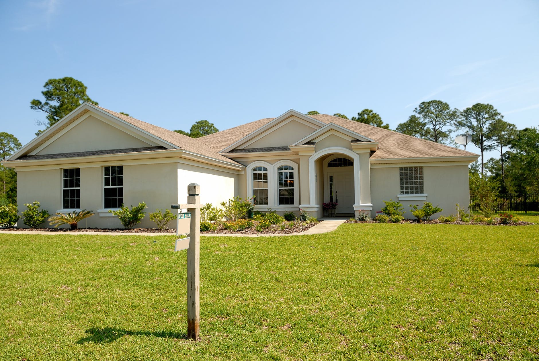 Max found out that Pauline had sold the house and moved off to live on a farm | Source: Pexels