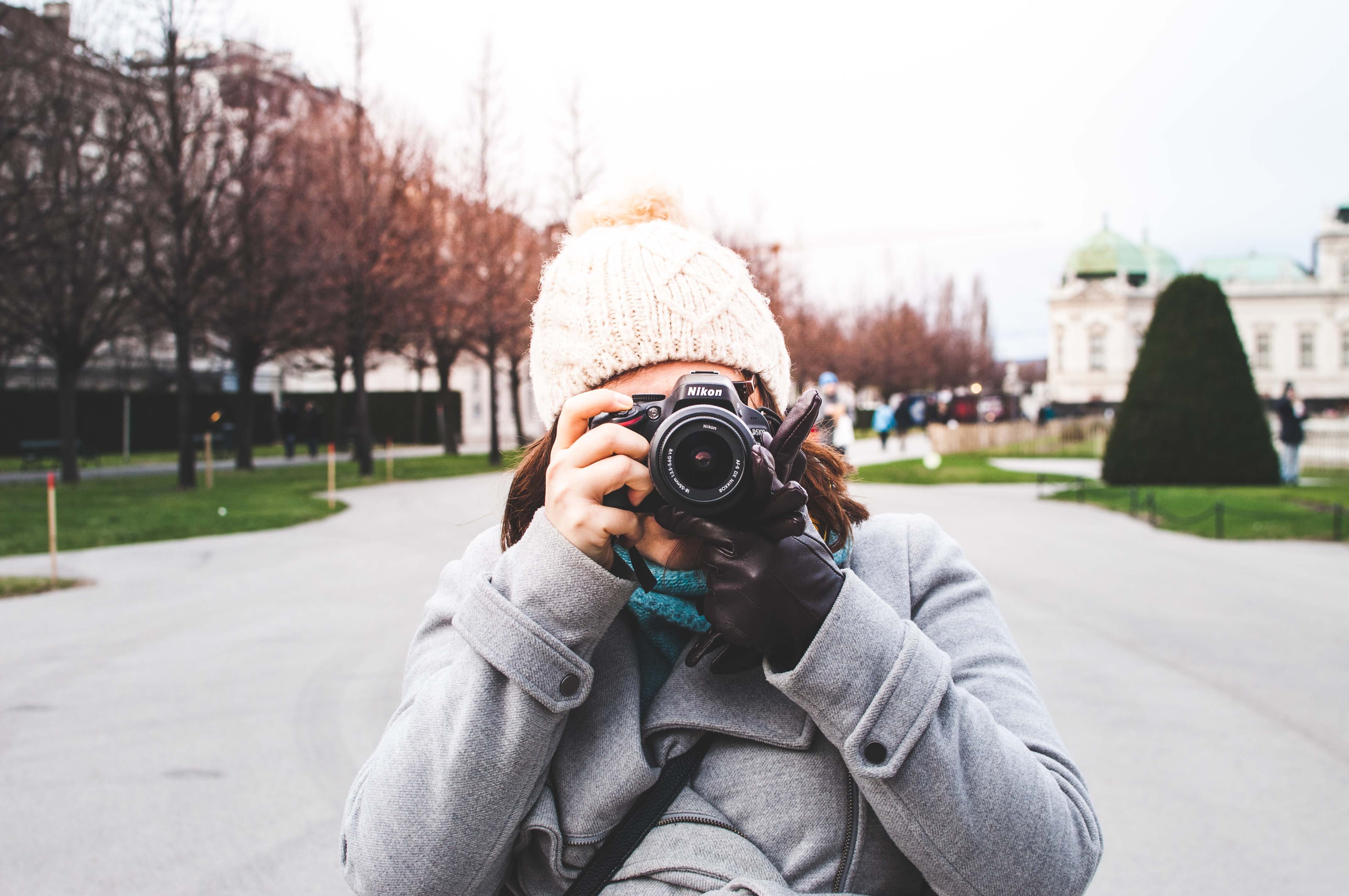 A woman decided to take a photo of the kids to send to their father. | Source: Unsplash