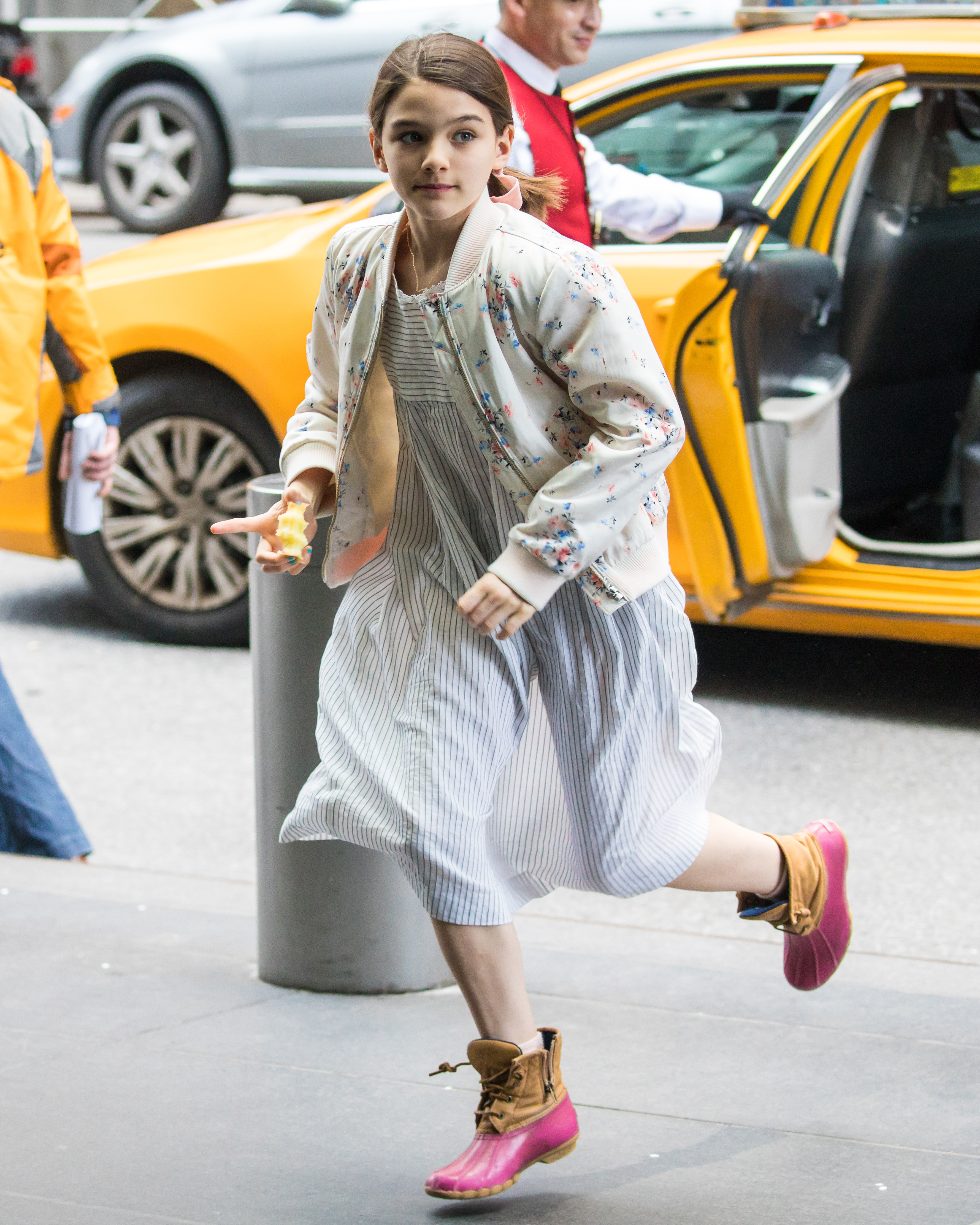 Suri Cruise is seen arriving at her hotel in New York City on April 28, 2018 | Source: Getty Images