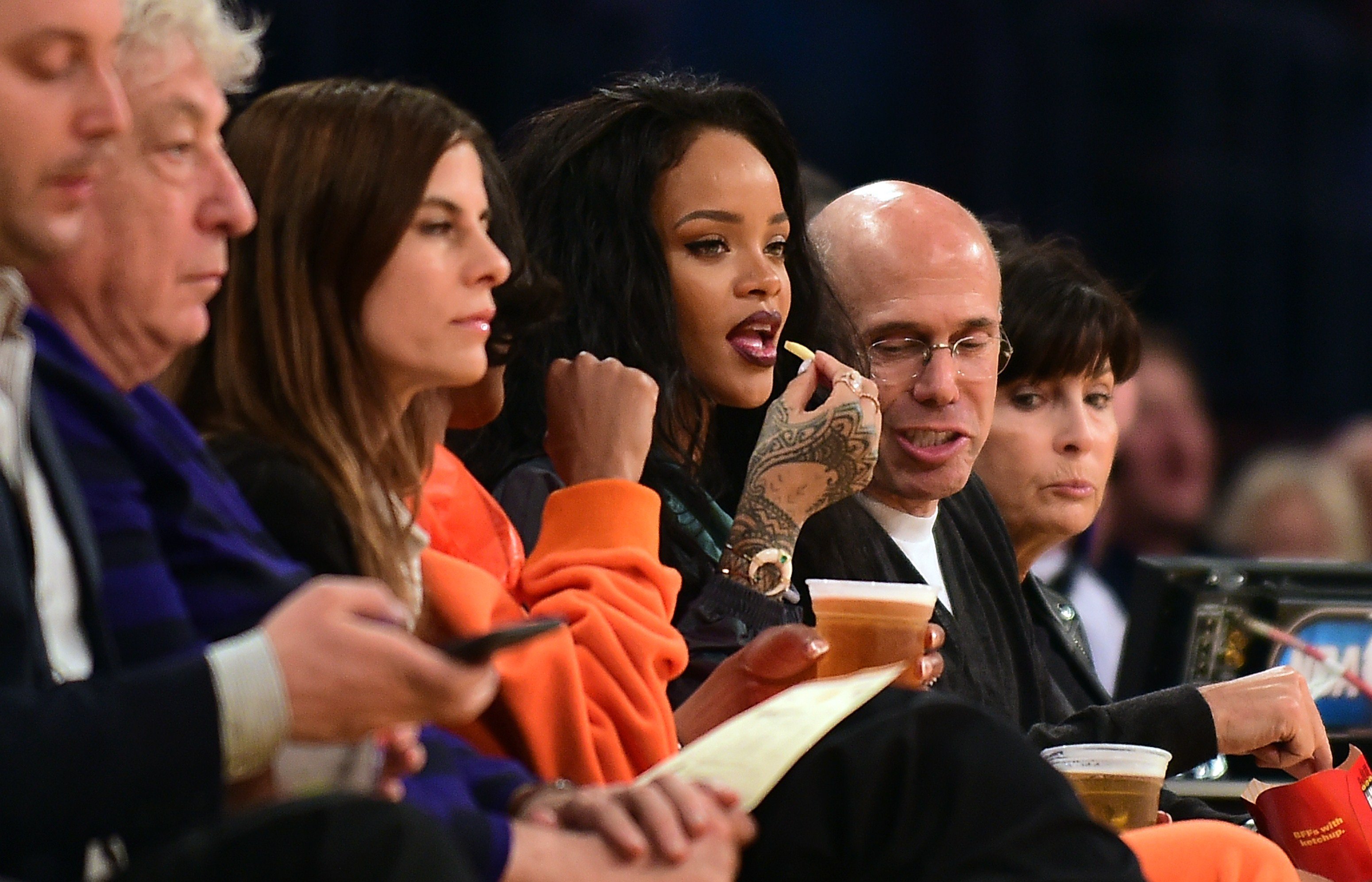 Rihanna enjoys a snack from courtside at an NBA game at Staples Center | Source: Getty Images