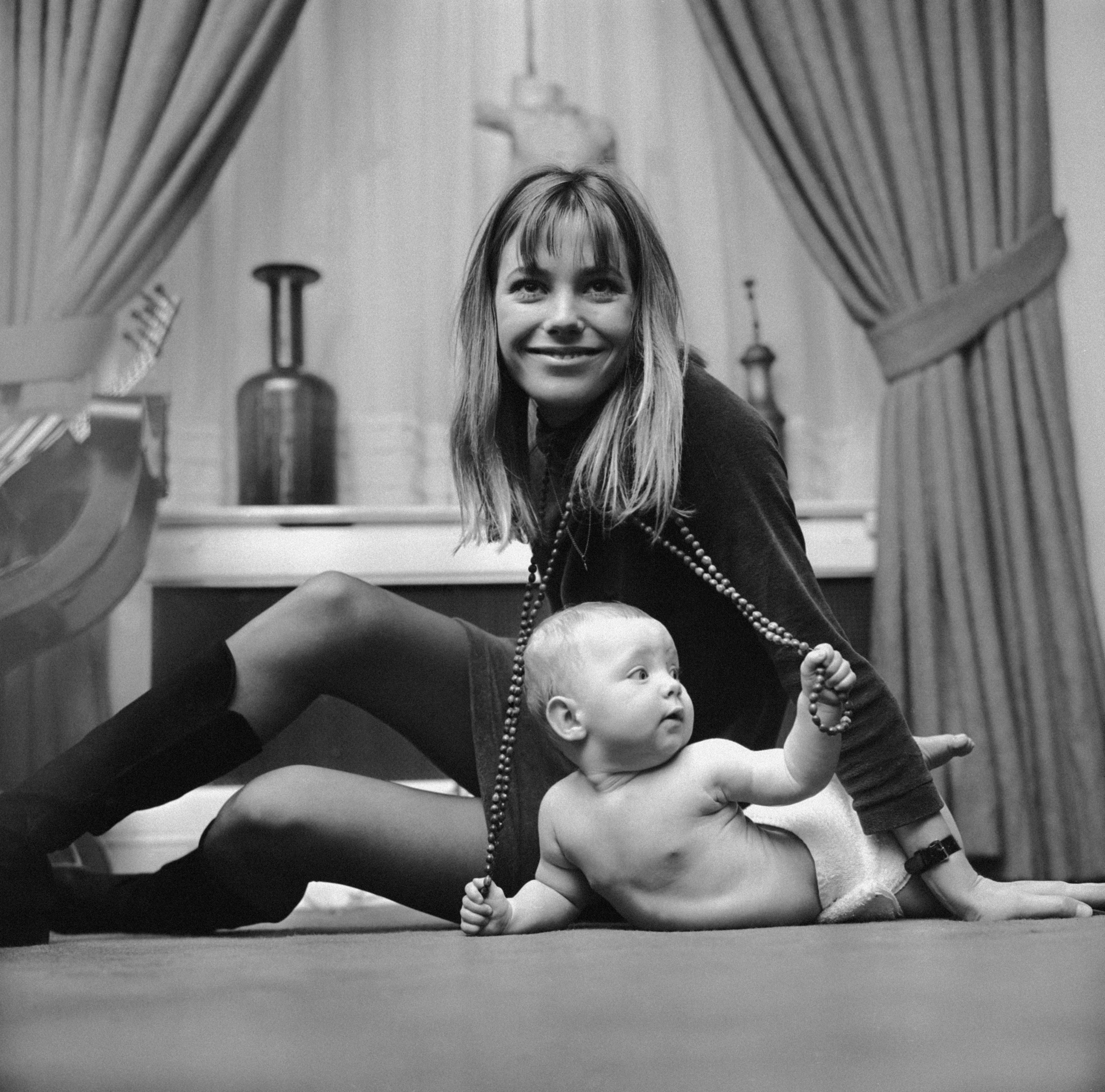 English actress and singer Jane Birkin with 7-month-old Kate Barry, her daughter by composer John Barry, 9th November 1967. | Source: Getty Images