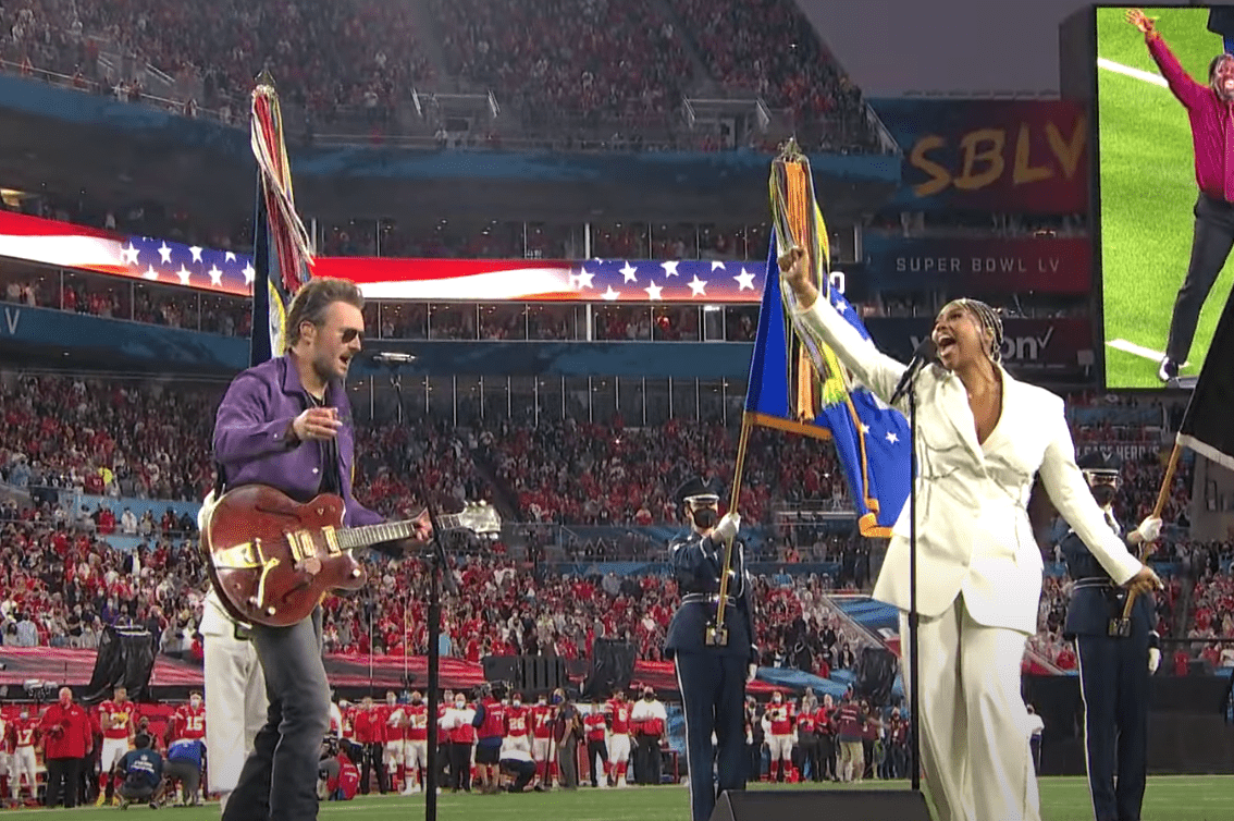 Jazmine Sullivan and Eric Church sing the National Anthem for the Super Bowl LV pre-game show on February 7, 2021. | Source: YouTube/NFL