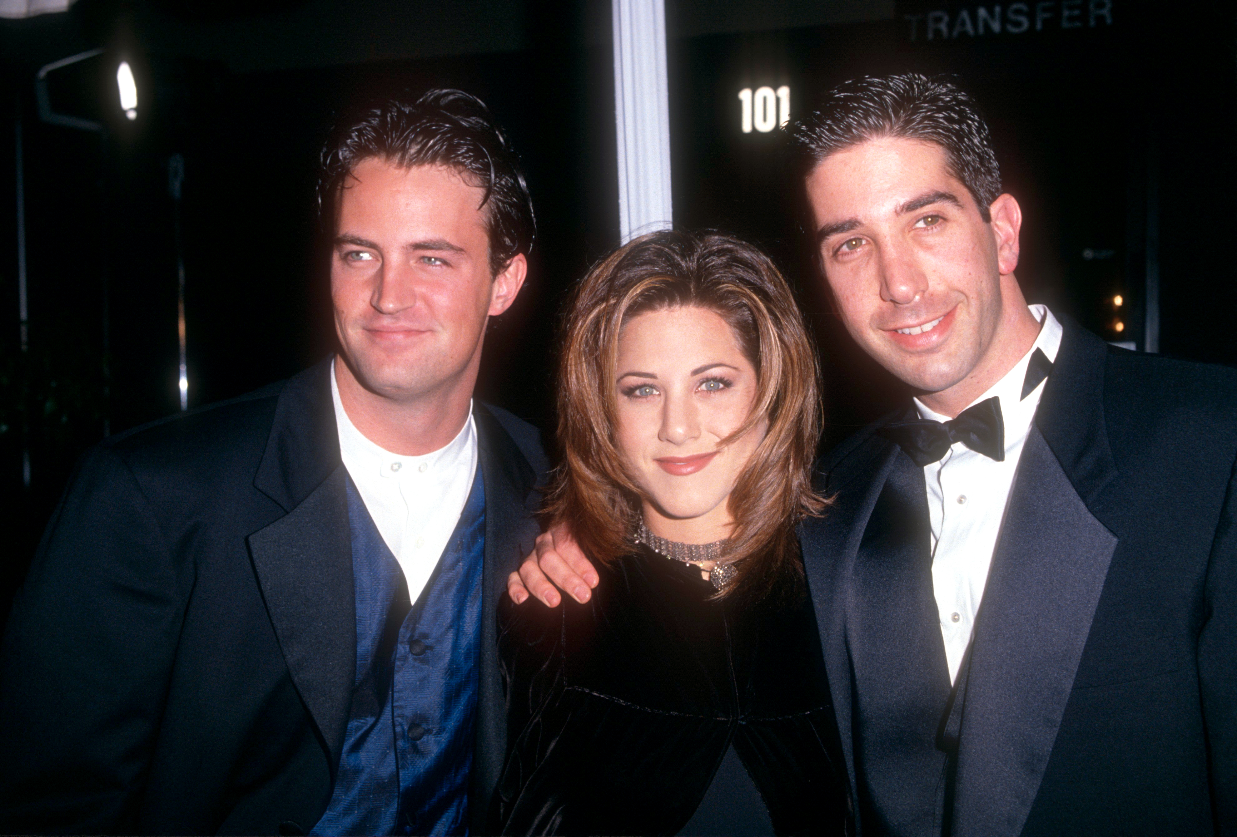 Matthew Perry, Jennifer Aniston, and David Schwimmer at the 21st Annual People's Choice Awards in Universal City, California on March 5, 1995 | Source: Getty Images