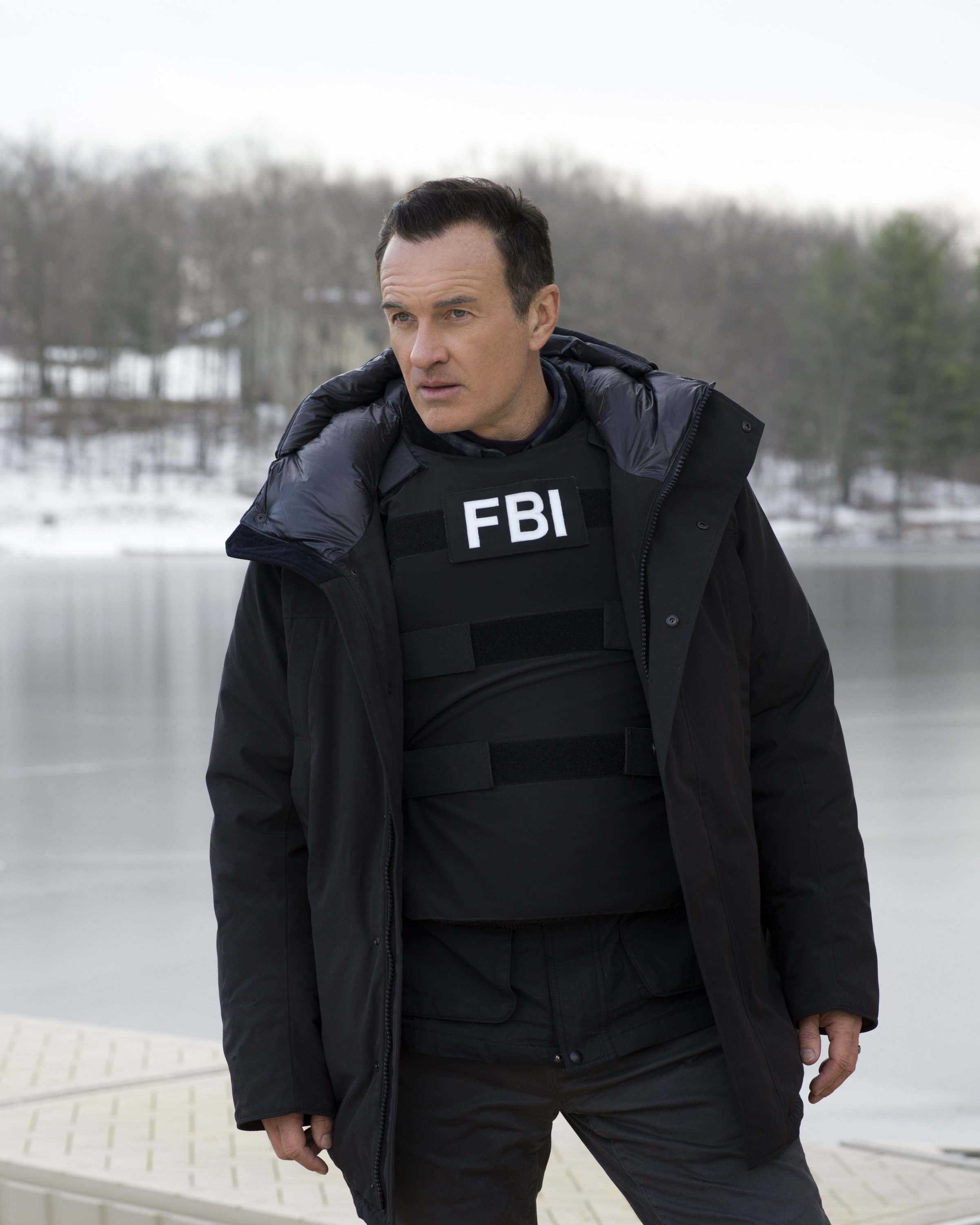 Julian McMahon acting as Jess LaCroix on the set of "FBI: Most Wanted" | Photo: Getty Images