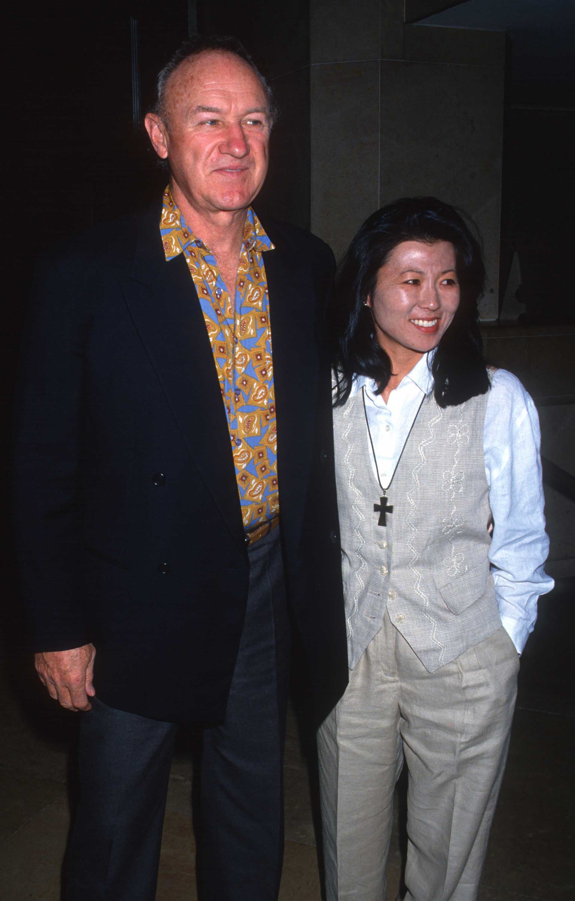 Gene Hackman and Betsy Arakawa attend a Hollywood Foreign Press conference on November 11, 1992, Beverly Hills, California. | Source: Getty Images