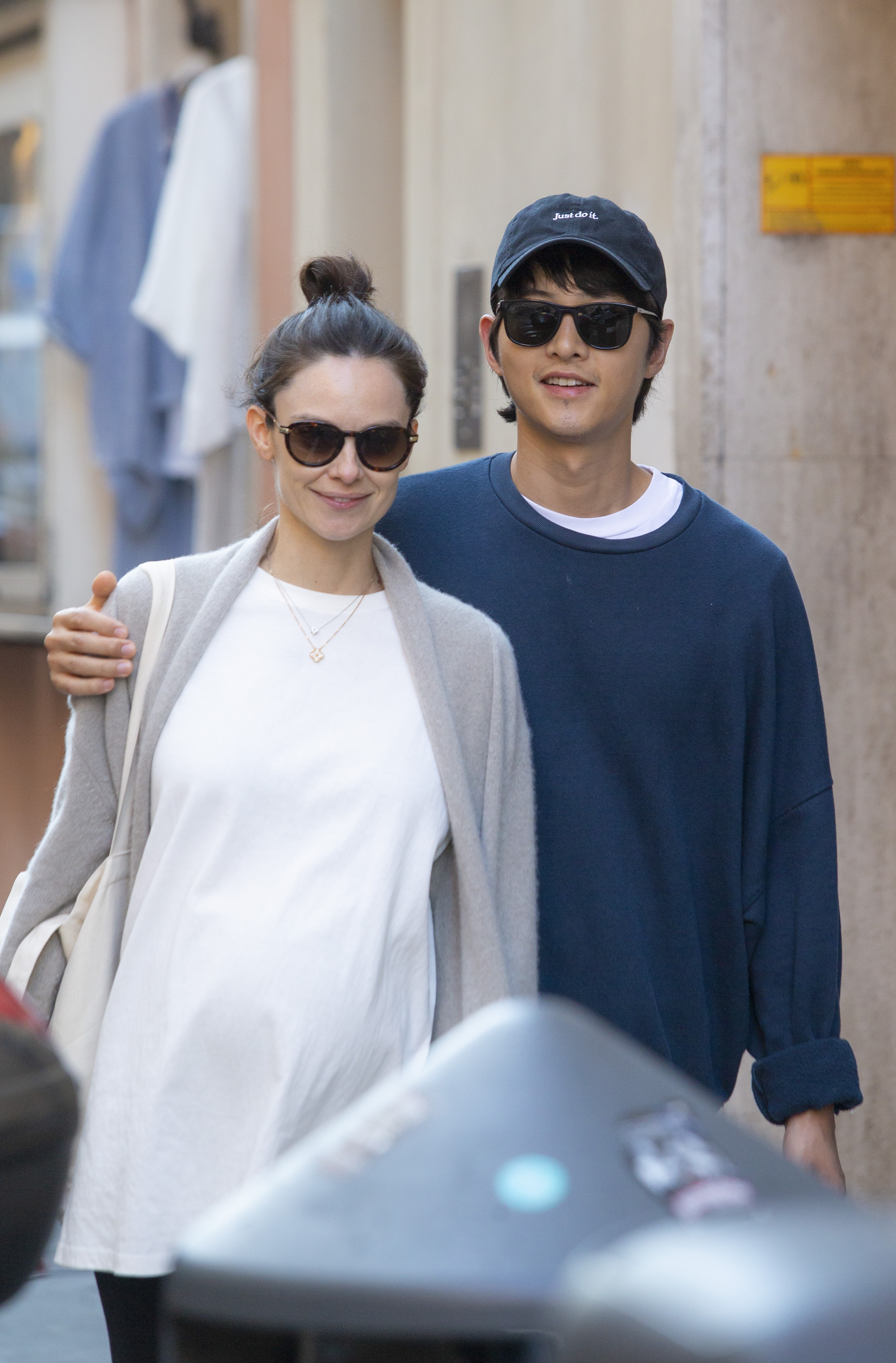 Song Joong-ki and Katy Saunders on April 19, 2023, in Rome, Italy. | Source: Getty Images